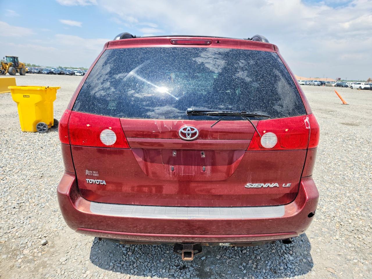 2008 Toyota Sienna Le 7-passenger Red vin: 5TDZK23C48S160359