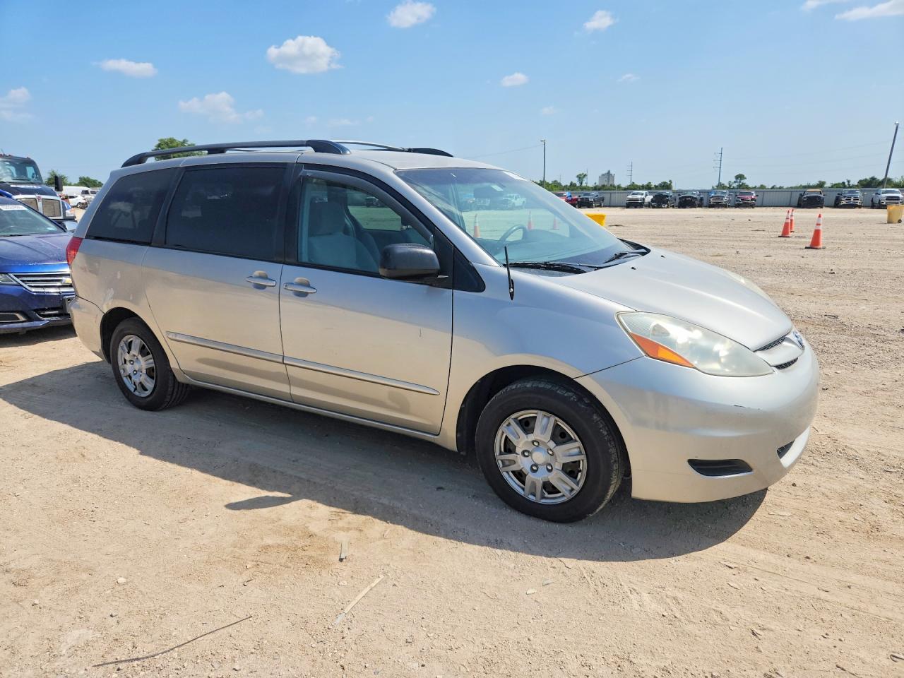 2008 Toyota Sienna Le 7-passenger Silver vin: 5TDZK23C48S207454