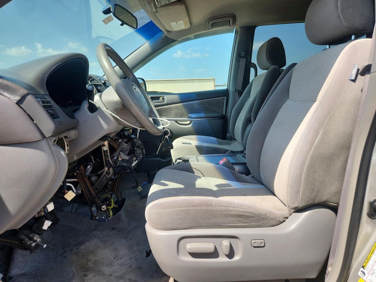 2008 Toyota Sienna Le 7-passenger Silver vin: 5TDZK23C48S207454