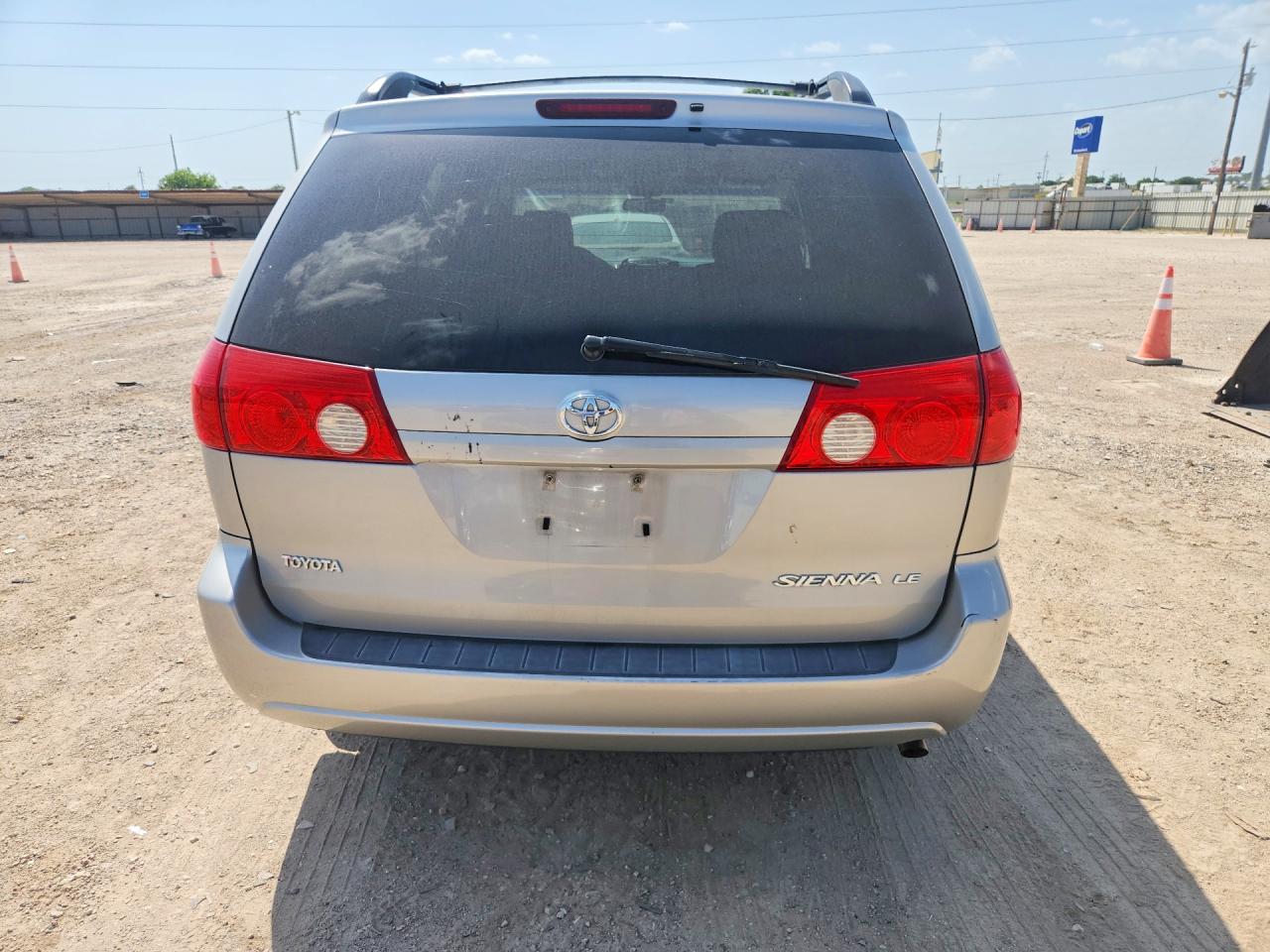 2008 Toyota Sienna Le 7-passenger Silver vin: 5TDZK23C48S207454