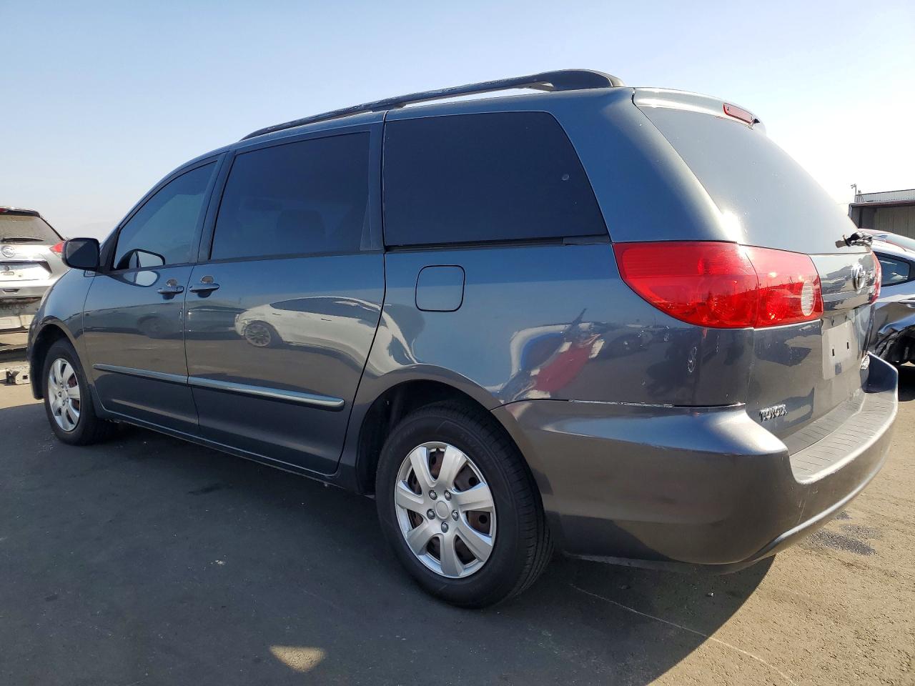 2008 Toyota Sienna Le 7-passenger Gray vin: 5TDZK23C48S220656