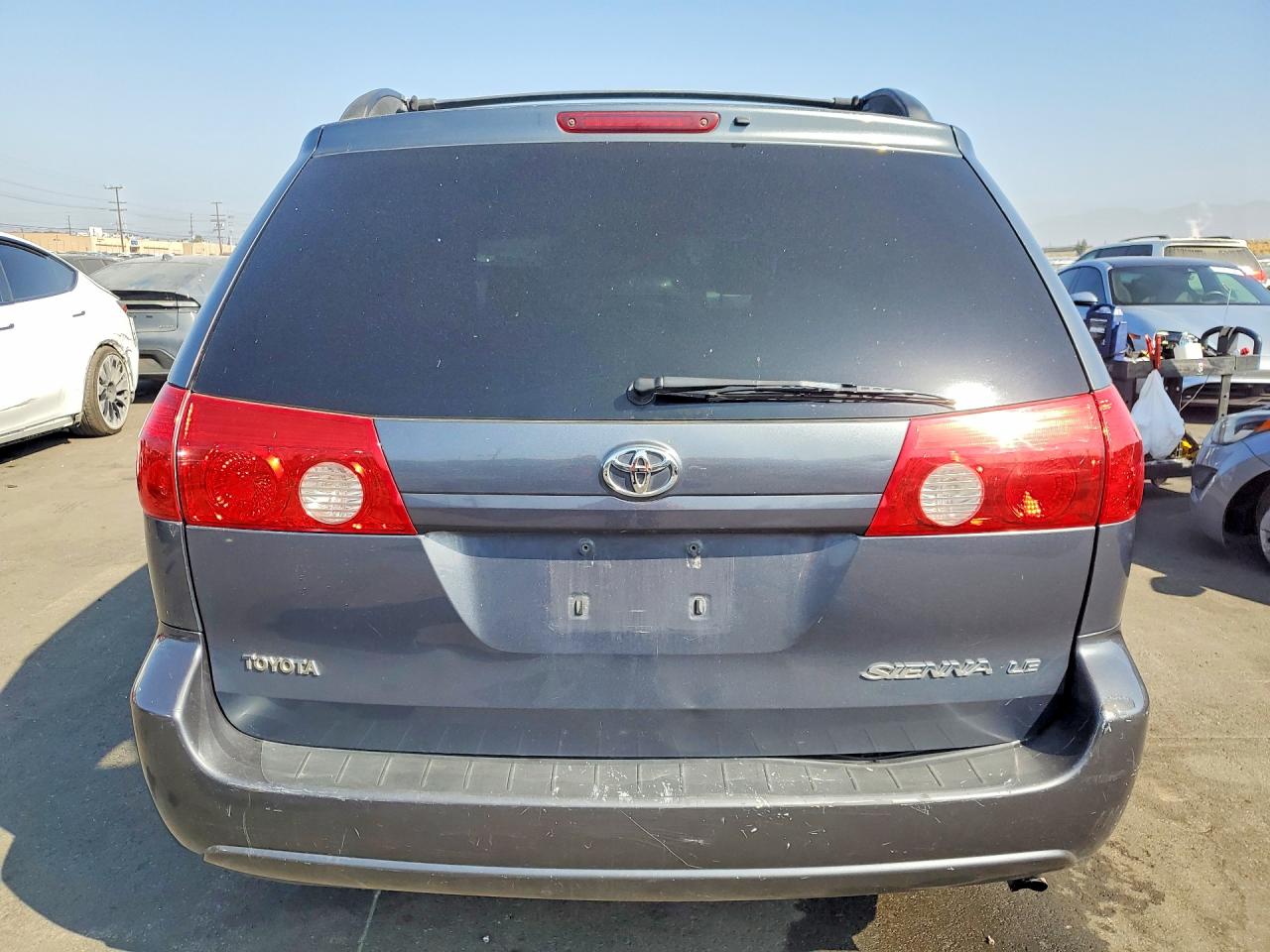 2008 Toyota Sienna Le 7-passenger Gray vin: 5TDZK23C48S220656