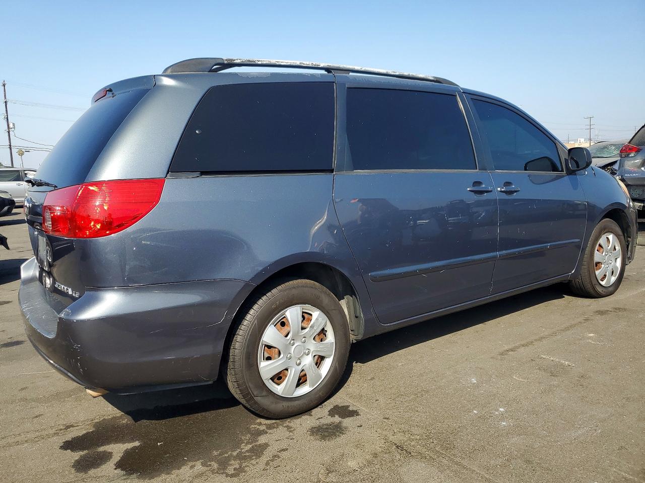 2008 Toyota Sienna Le 7-passenger Gray vin: 5TDZK23C48S220656