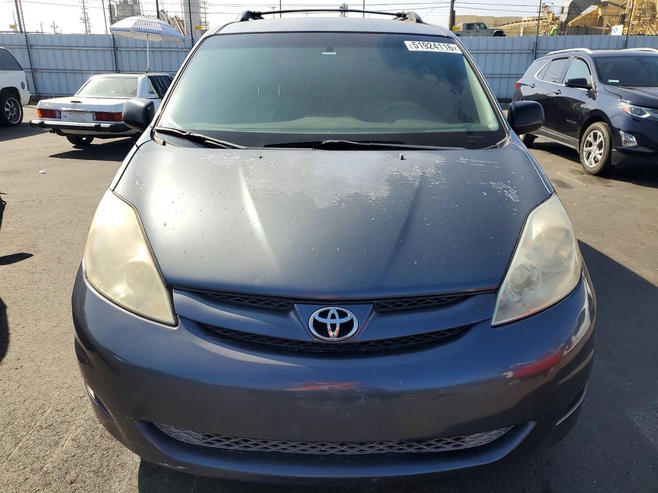2008 Toyota Sienna Le 7-passenger Gray vin: 5TDZK23C48S220656