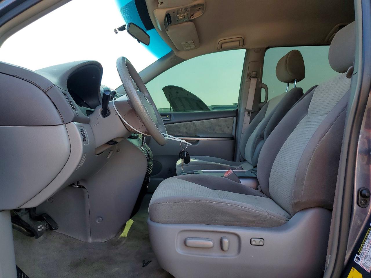 2008 Toyota Sienna Le 7-passenger Gray vin: 5TDZK23C48S220656
