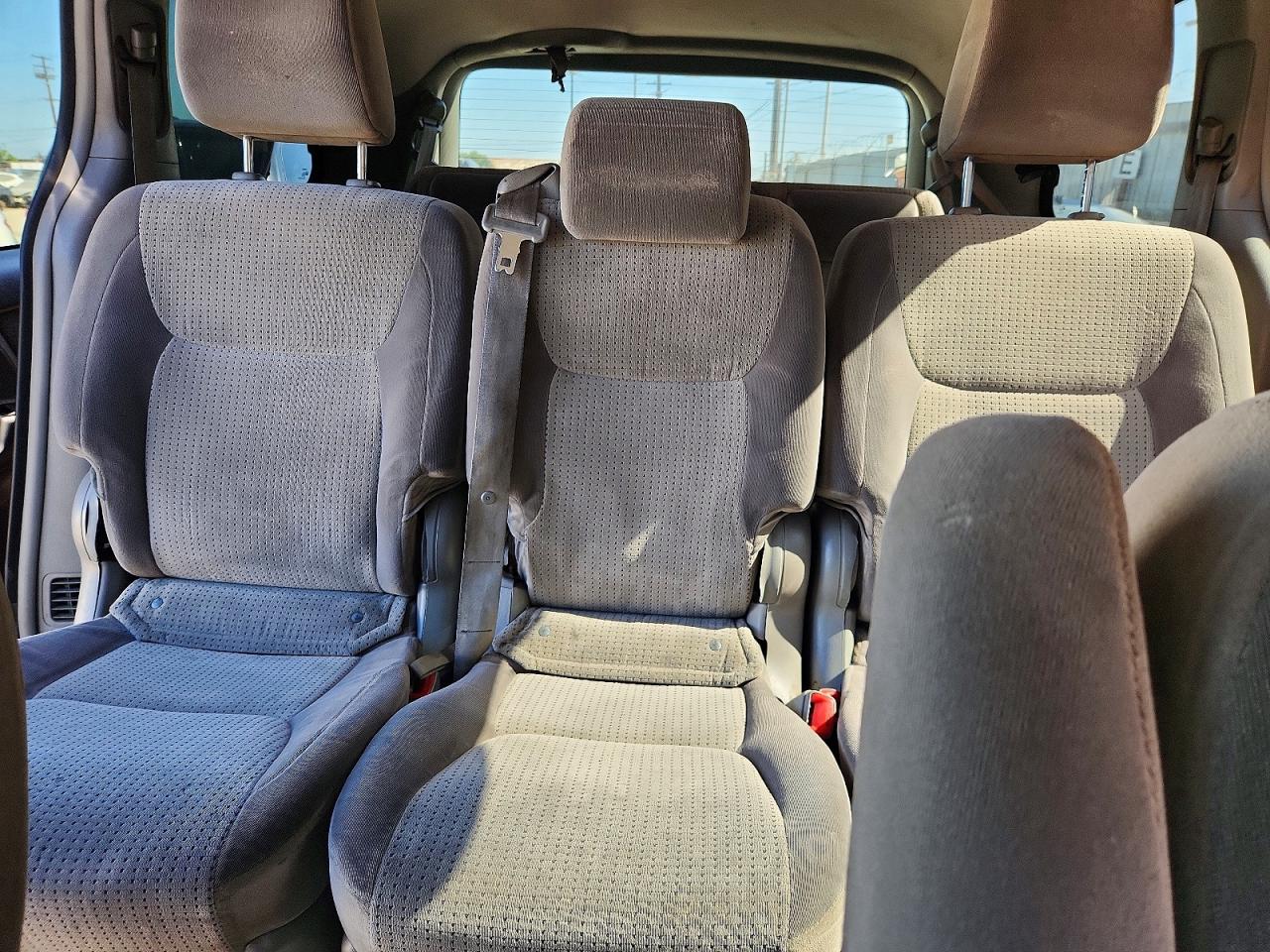 2009 Toyota Sienna Le 8-passenger Red vin: 5TDZK23C49S249608