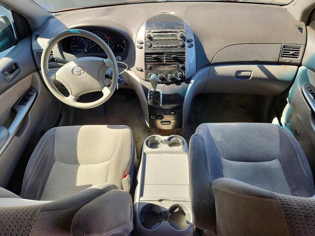 2009 Toyota Sienna Le 8-passenger Red vin: 5TDZK23C49S249608