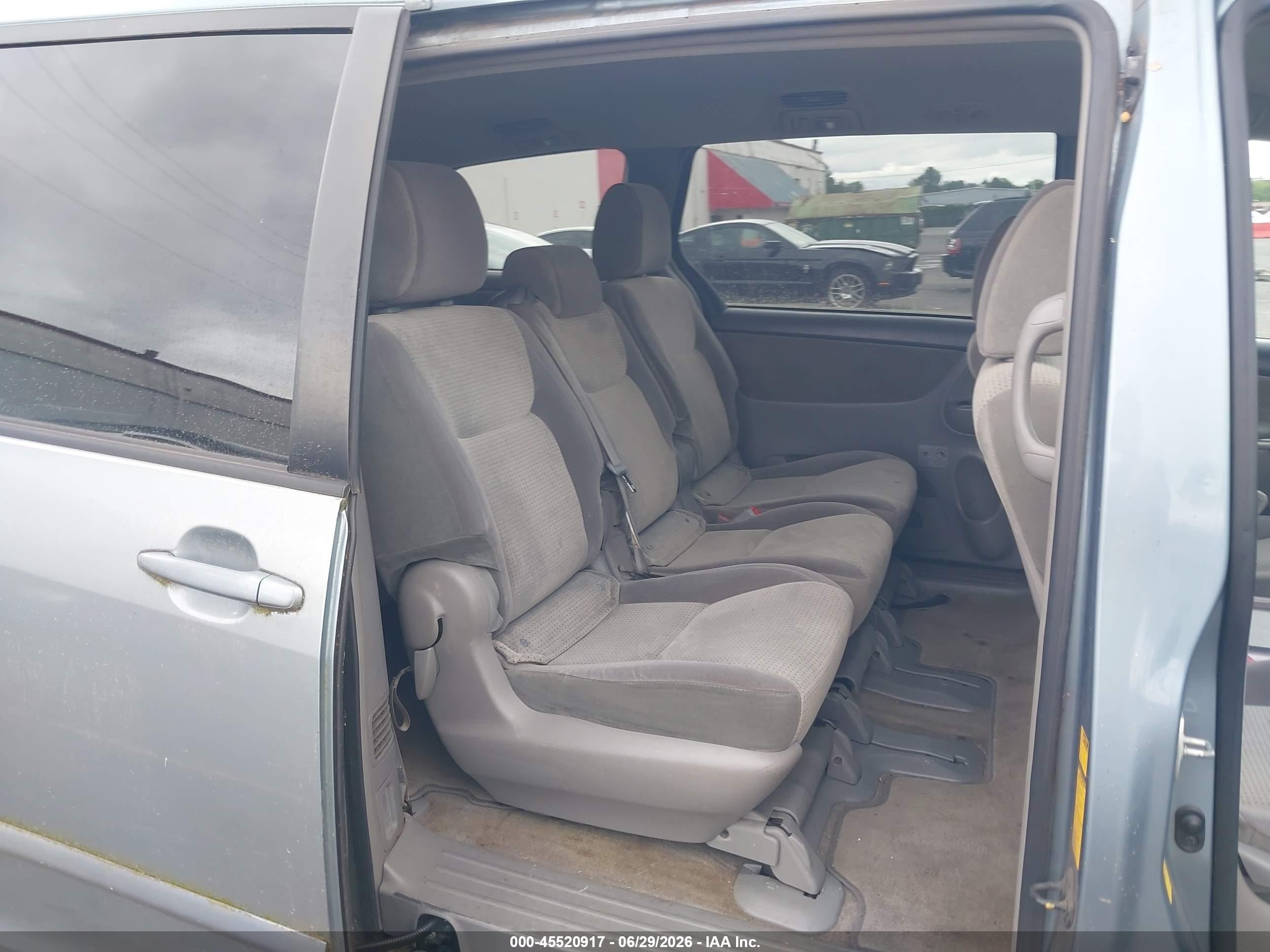 2009 Toyota Sienna Le Light Blue vin: 5TDZK23C49S262570