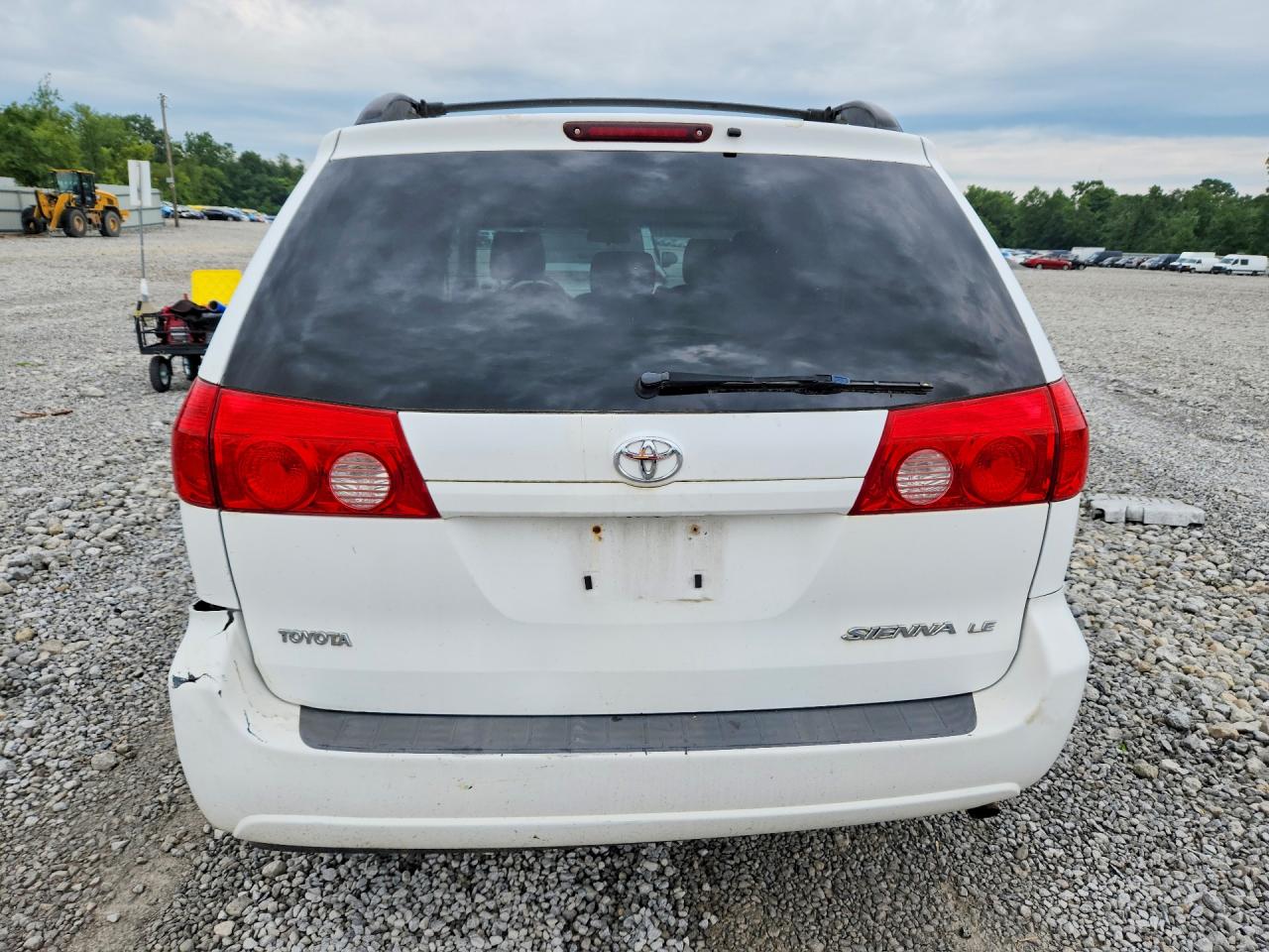 2009 Toyota Sienna Le 8-passenger White vin: 5TDZK23C49S265534