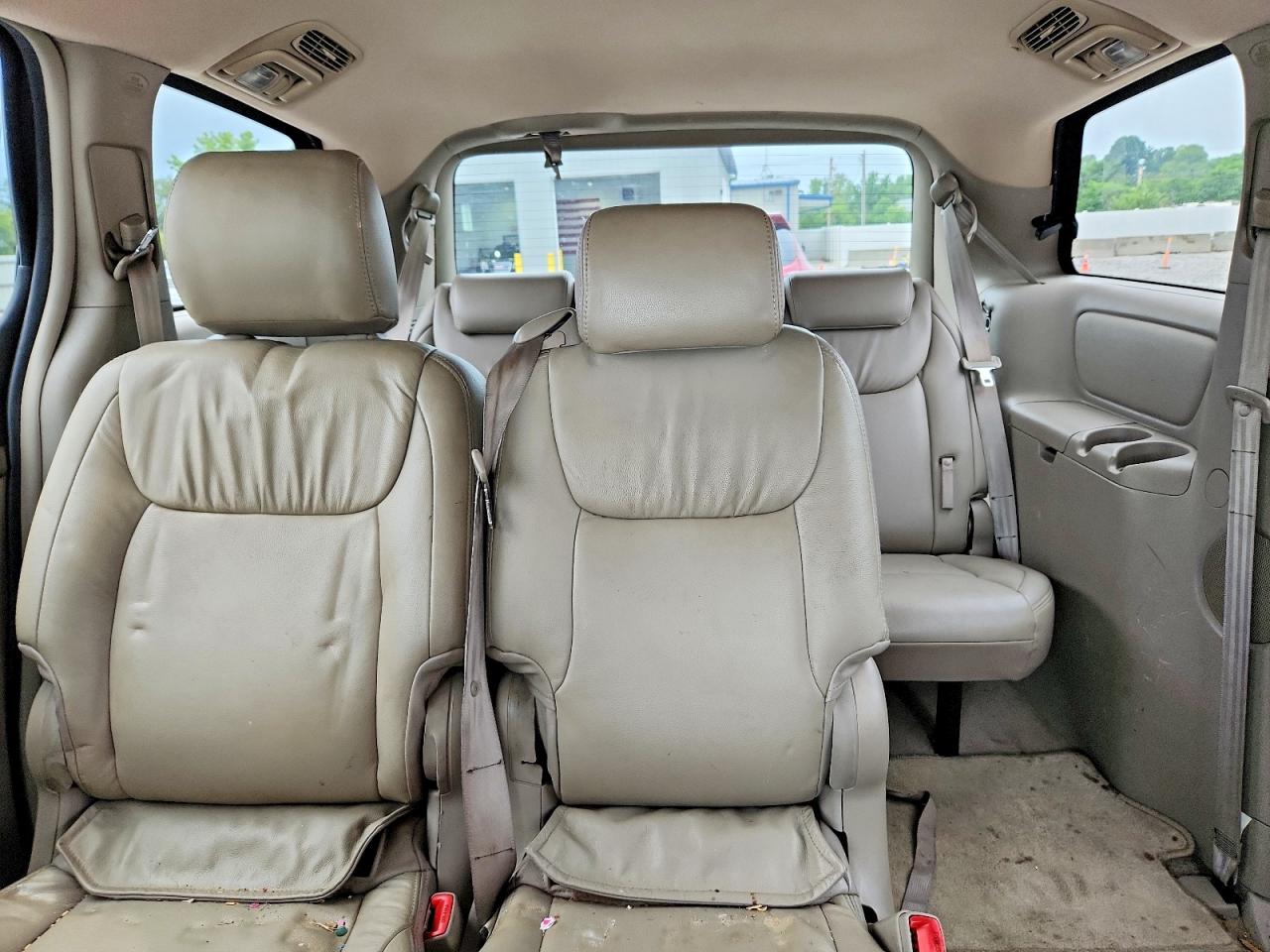 2009 Toyota Sienna Le 8-passenger White vin: 5TDZK23C49S265534