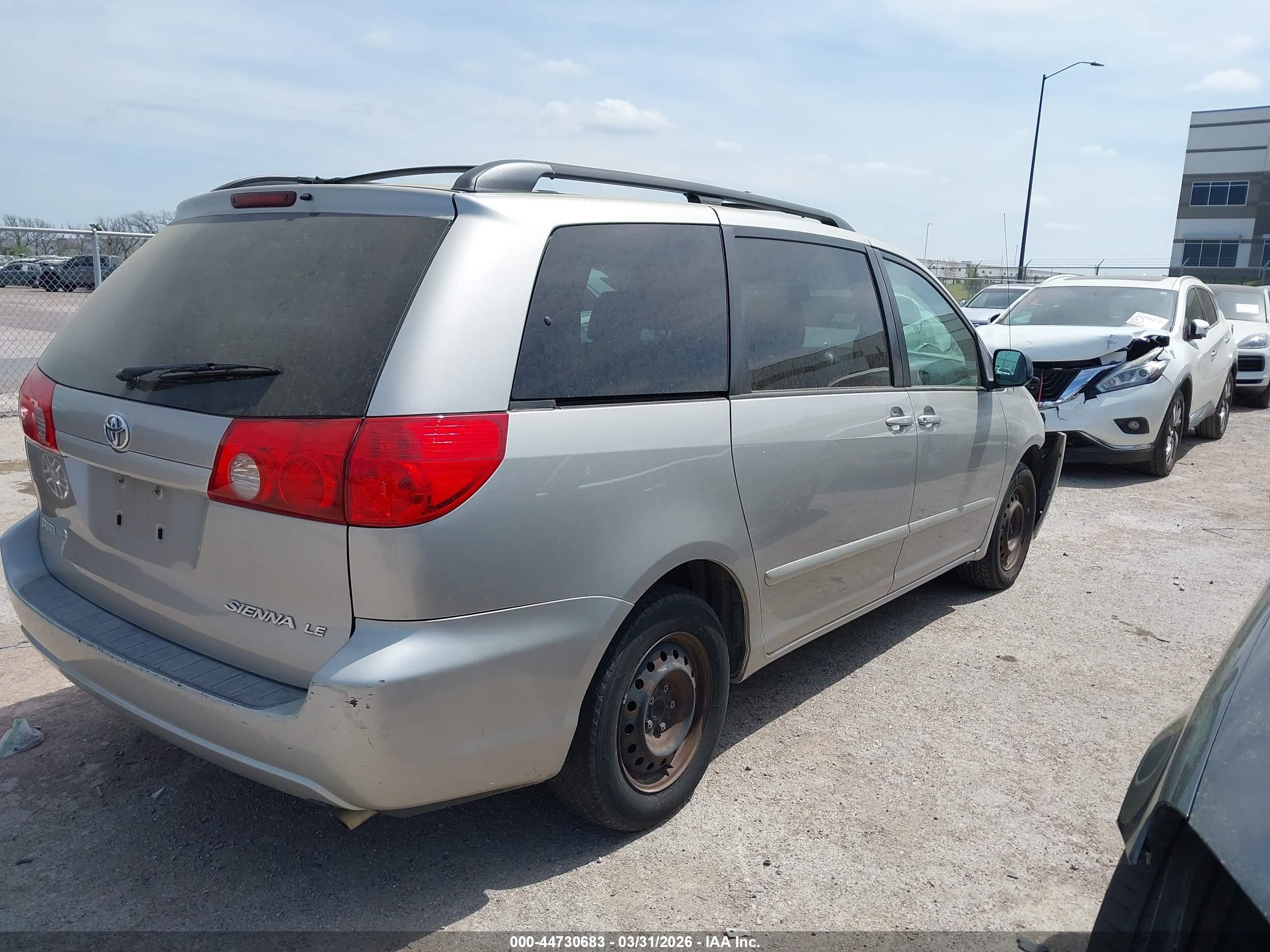 2009 Toyota Sienna Le Silver vin: 5TDZK23C49S266201