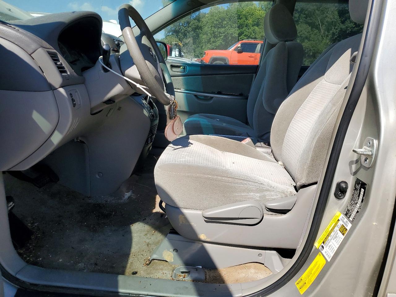 2009 Toyota Sienna Ce 8-passenger Silver vin: 5TDZK23C49S268837