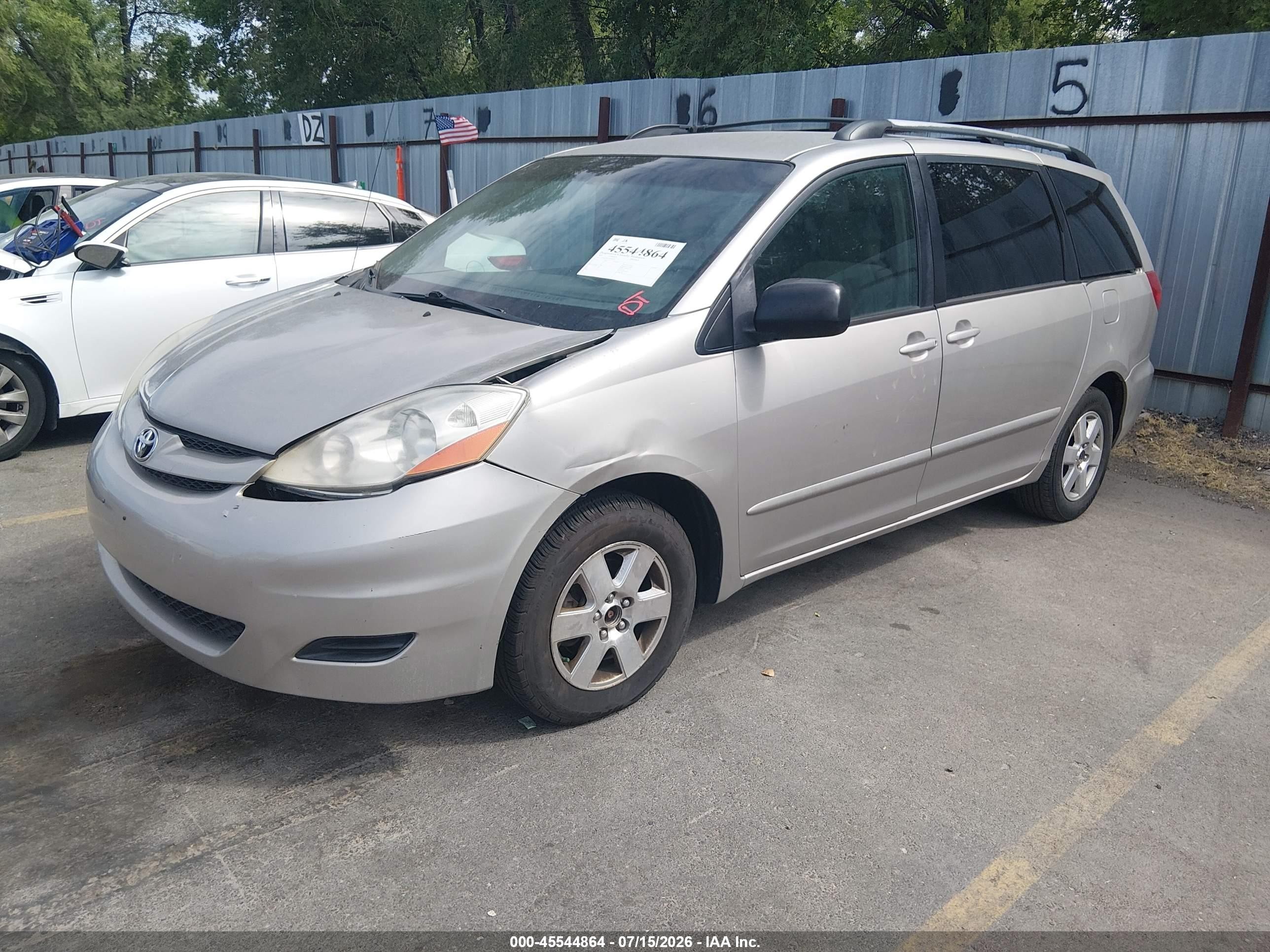 2007 Toyota Sienna Le Silver vin: 5TDZK23C57S003163
