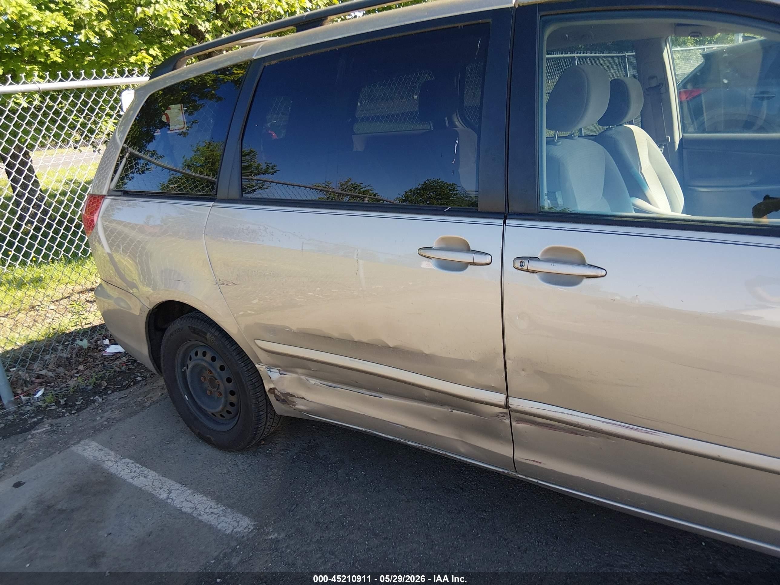 2007 Toyota Sienna Le Золотой vin: 5TDZK23C57S020531