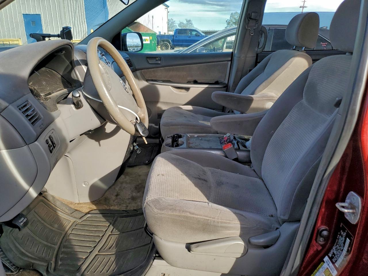 2007 Toyota Sienna Red vin: 5TDZK23C57S025681