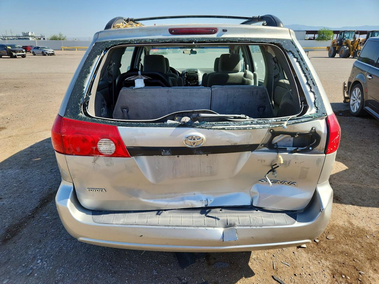 2007 Toyota Sienna Ce 7-passenger Silver vin: 5TDZK23C57S040097
