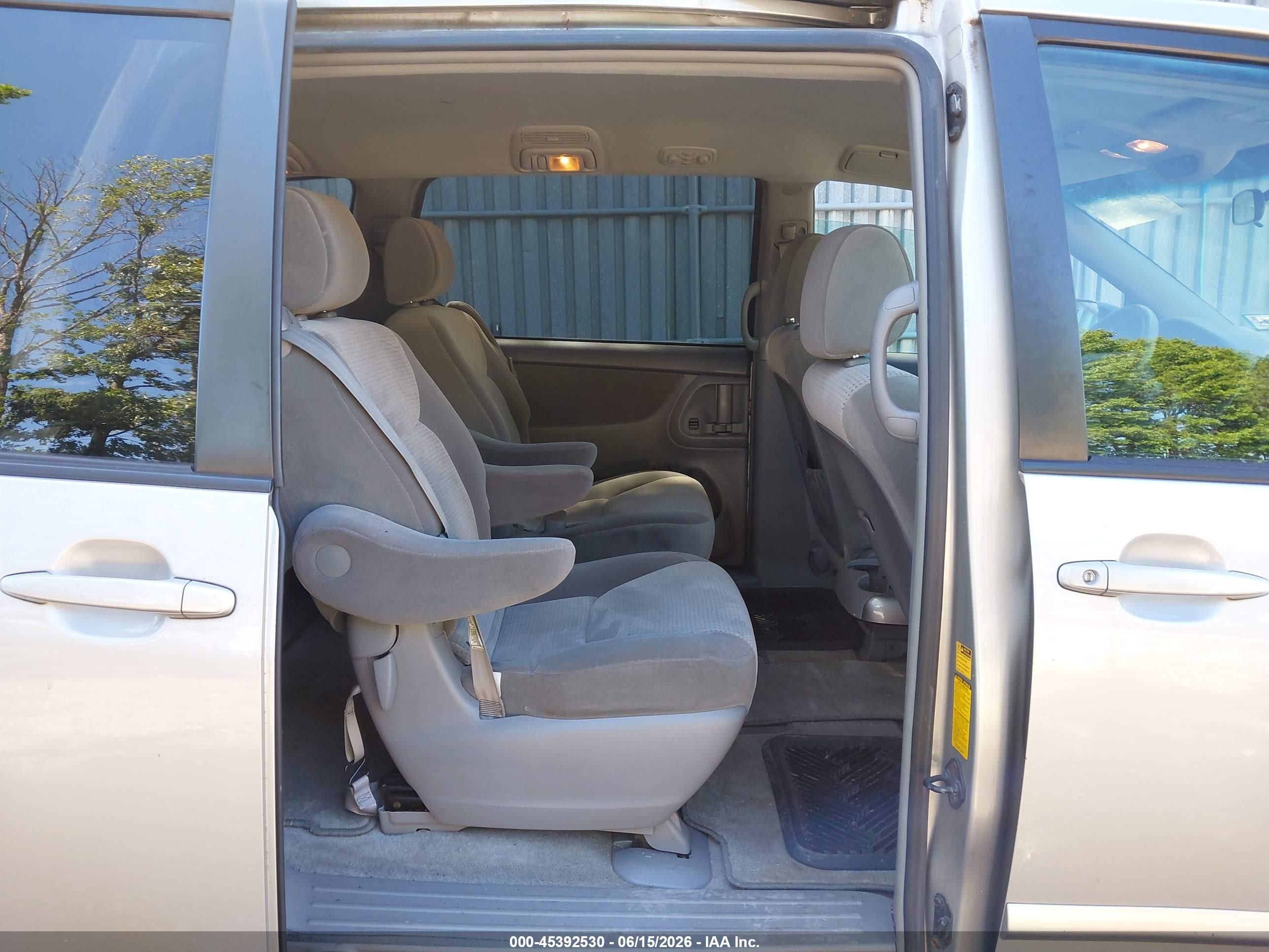 2007 Toyota Sienna Le Серебряный vin: 5TDZK23C57S061676