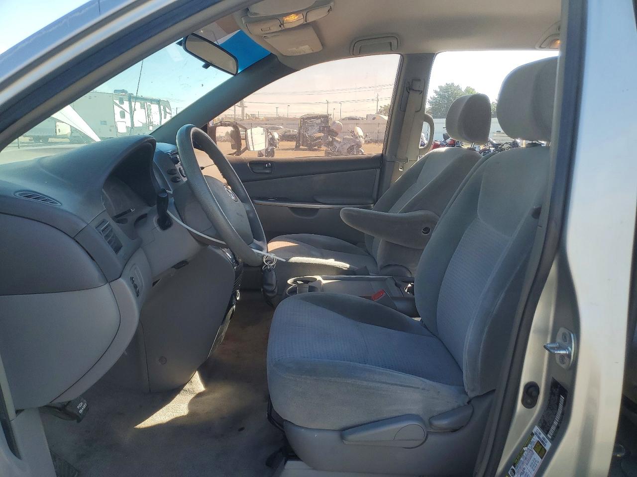 2008 Toyota Sienna Ce 8-passenger Silver vin: 5TDZK23C58S126799