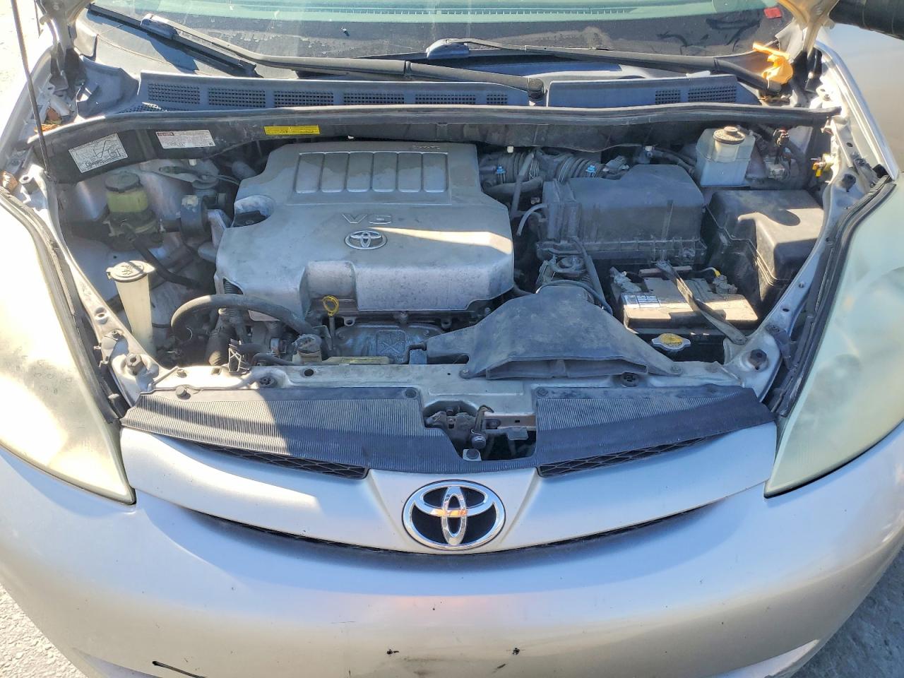 2008 Toyota Sienna Ce 8-passenger Silver vin: 5TDZK23C58S126799