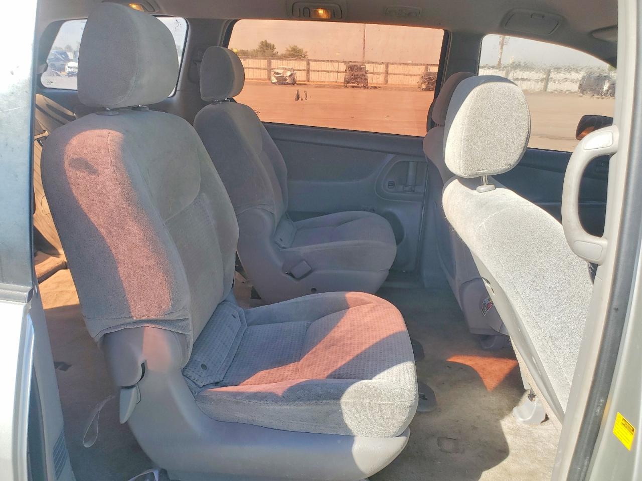 2008 Toyota Sienna Ce 8-passenger Silver vin: 5TDZK23C58S126799