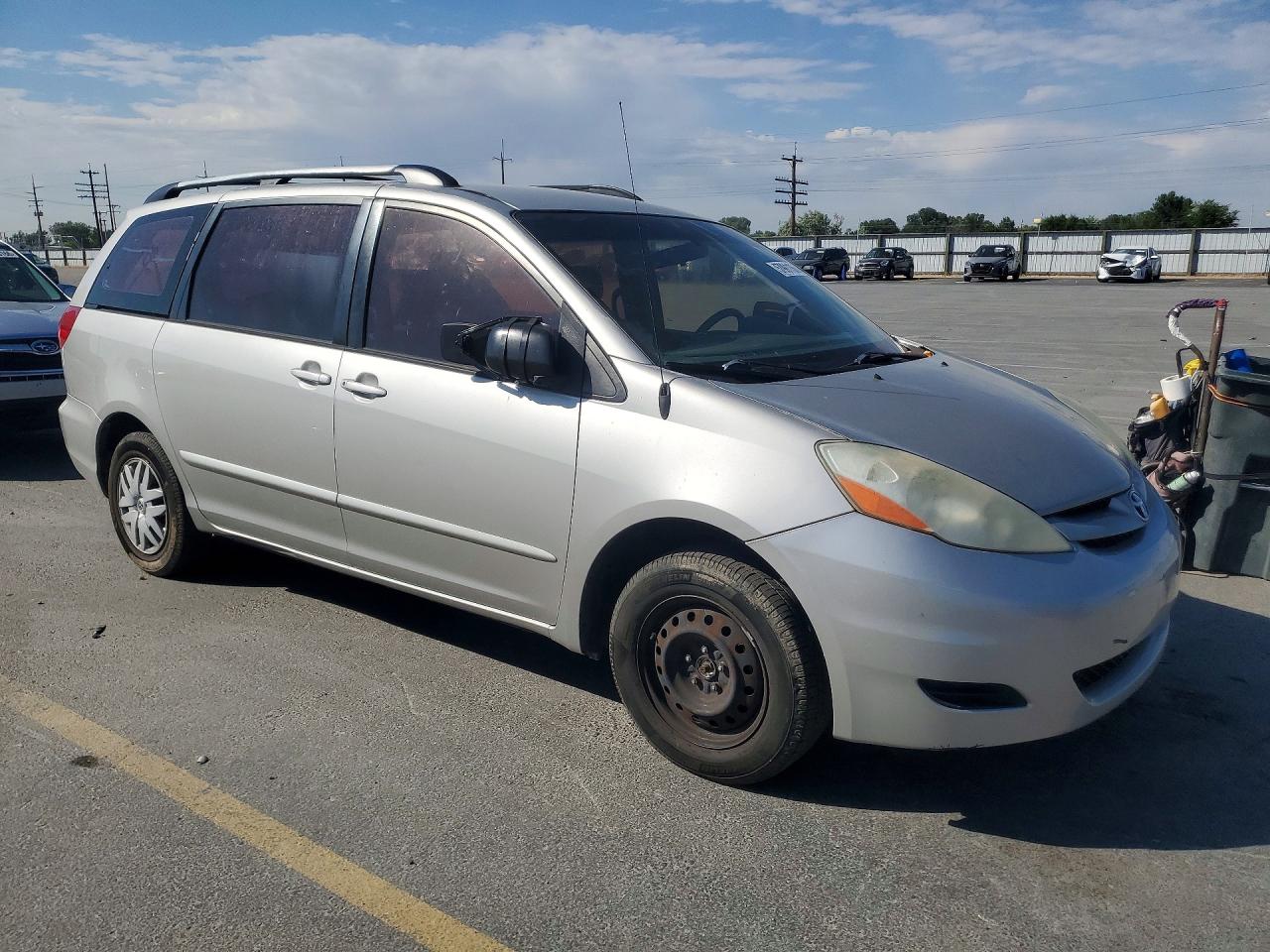 2008 Toyota Sienna Ce 8-passenger Silver vin: 5TDZK23C58S126799
