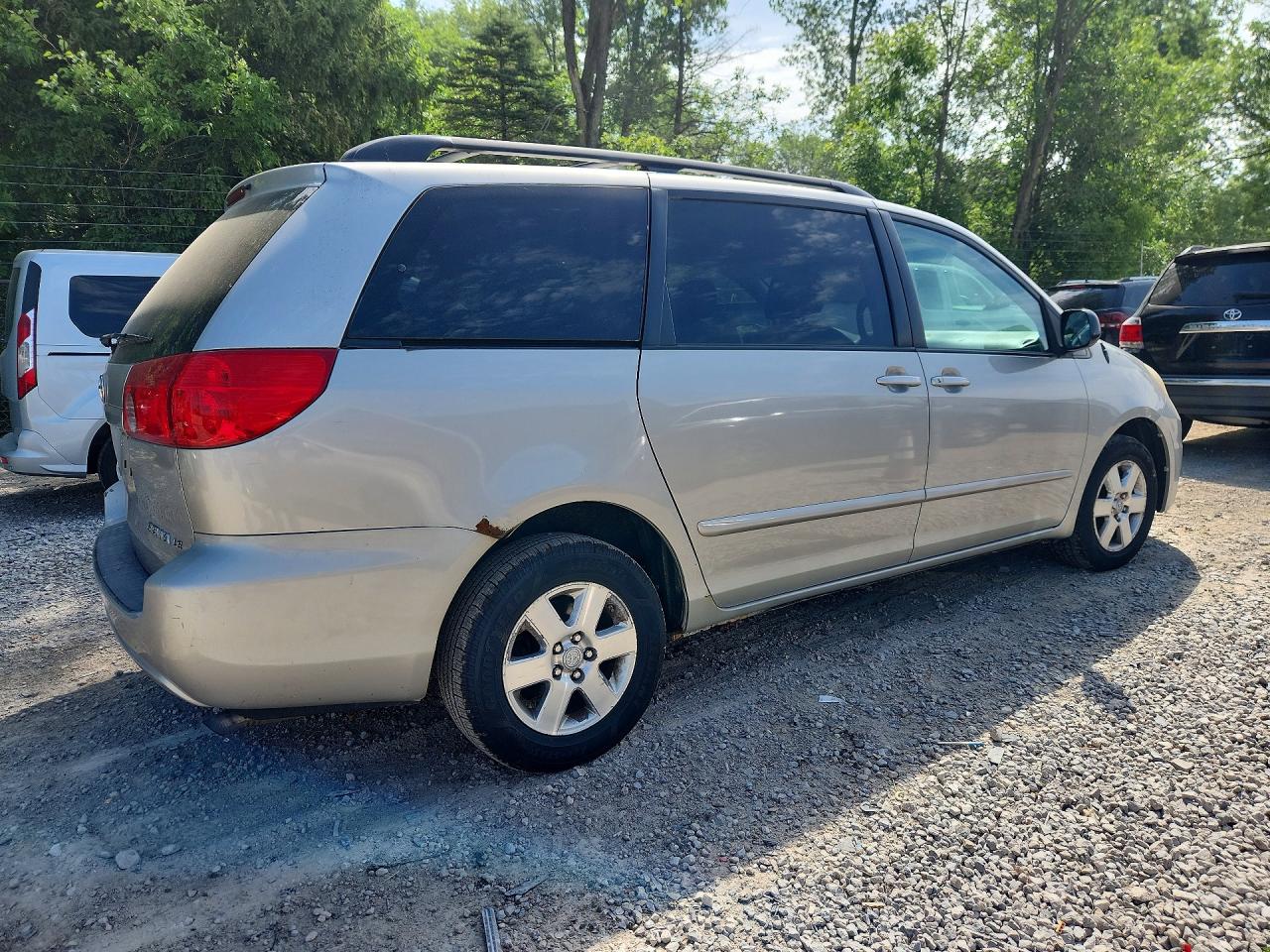 2008 Toyota Sienna Le 7-passenger Silver vin: 5TDZK23C58S143571