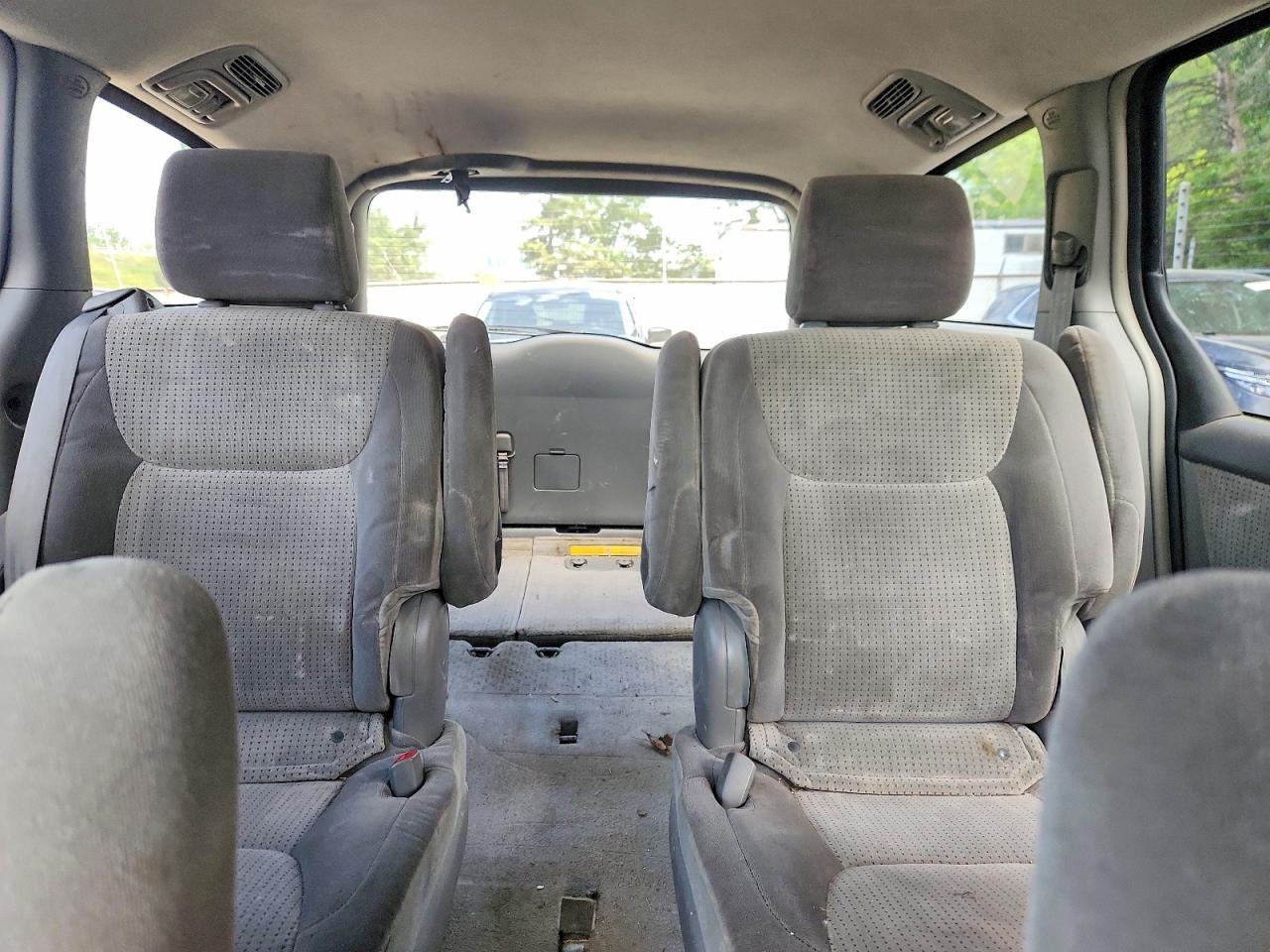 2008 Toyota Sienna Le 7-passenger Silver vin: 5TDZK23C58S143571