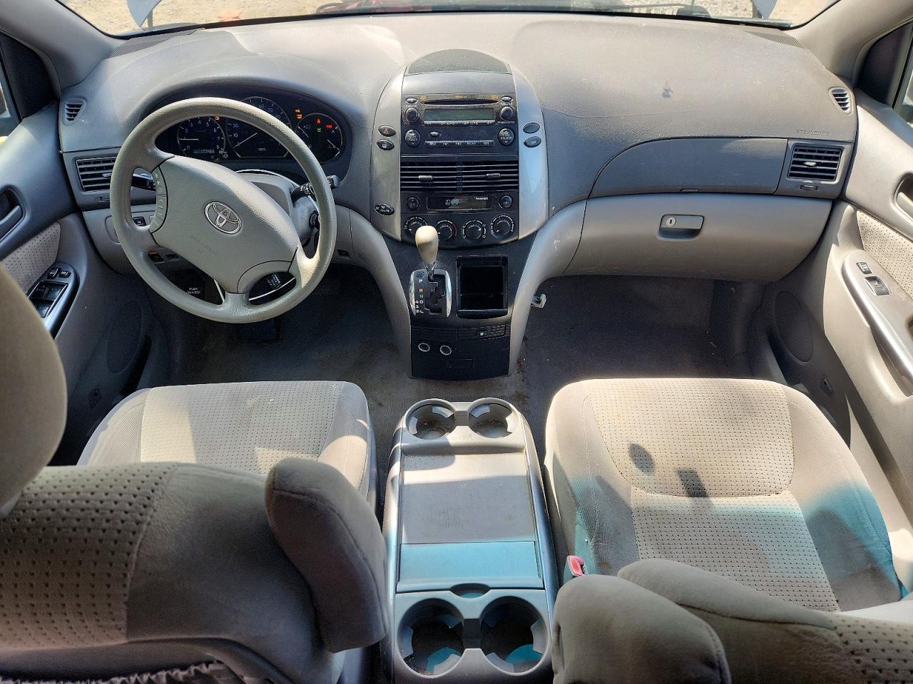 2008 Toyota Sienna Le 7-passenger Silver vin: 5TDZK23C58S143571