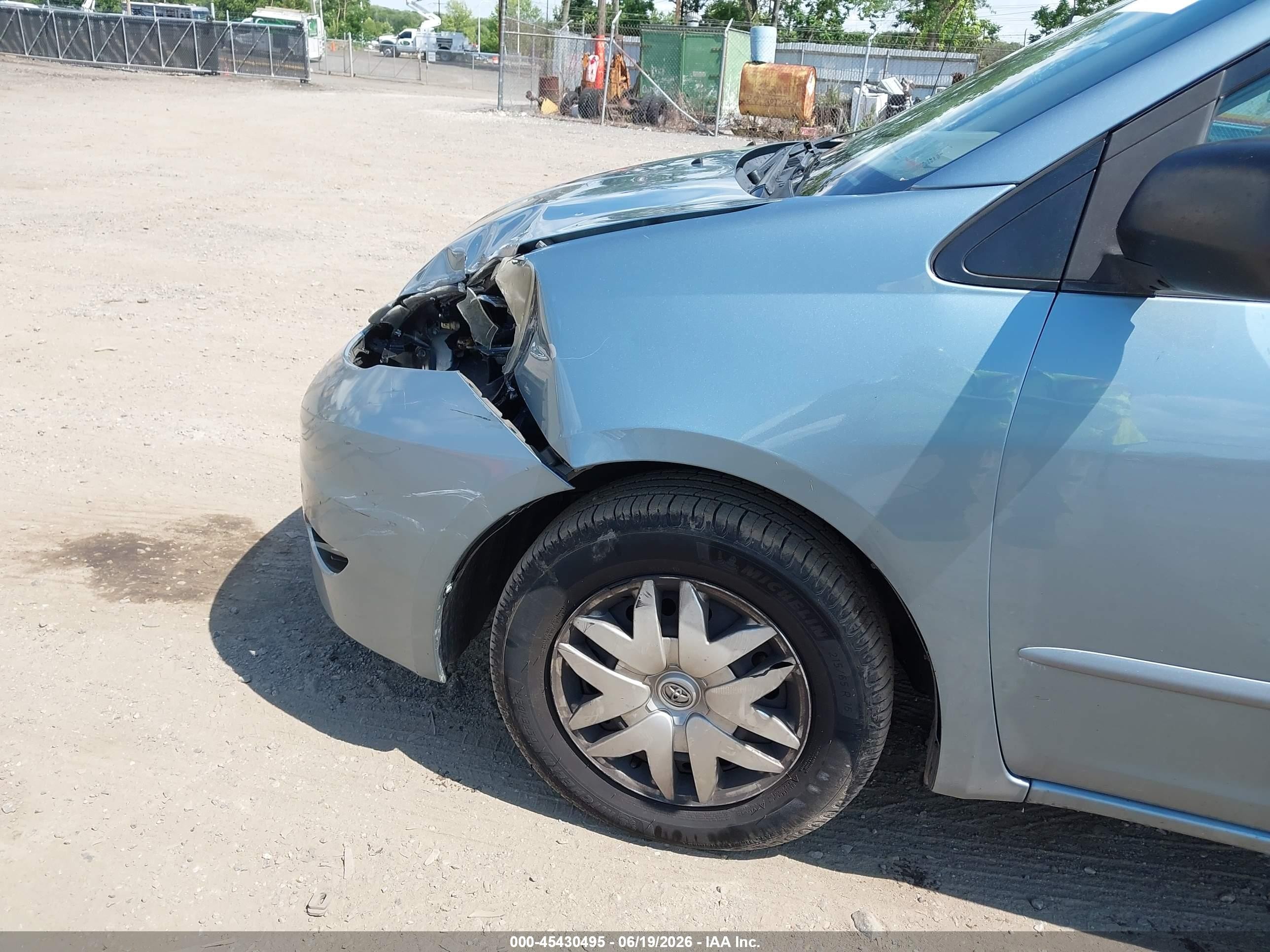 2008 Toyota Sienna Le Light Blue vin: 5TDZK23C58S147054