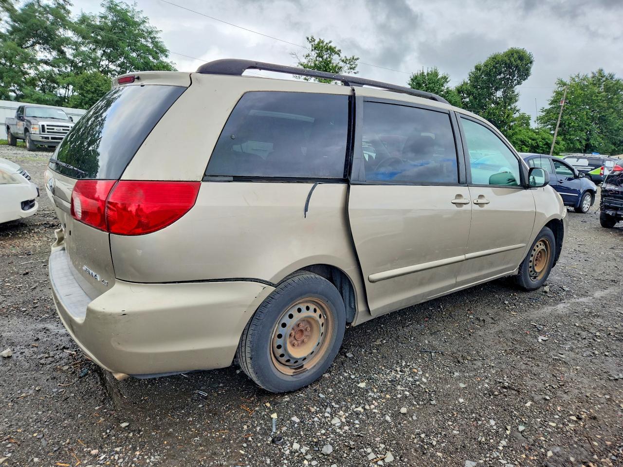 2008 Toyota Sienna Le 8-passenger Золотой vin: 5TDZK23C58S147698