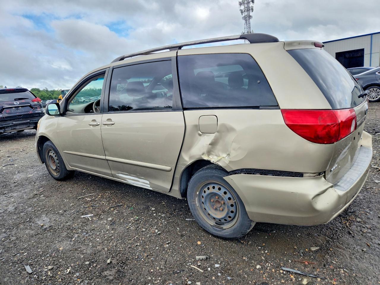 2008 Toyota Sienna Le 8-passenger Золотой vin: 5TDZK23C58S147698