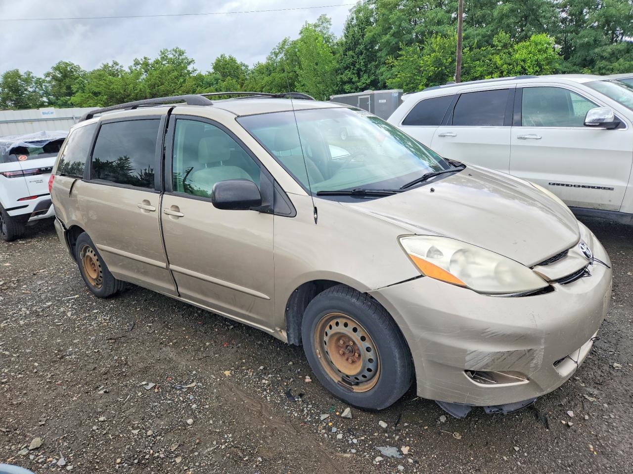 2008 Toyota Sienna Le 8-passenger Золотой vin: 5TDZK23C58S147698