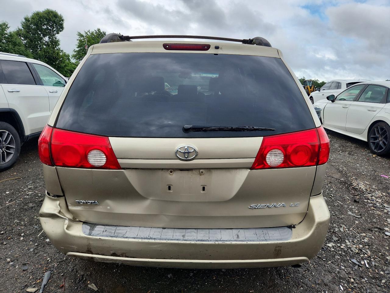 2008 Toyota Sienna Le 8-passenger Золотой vin: 5TDZK23C58S147698