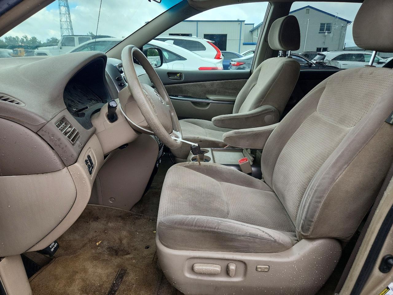 2008 Toyota Sienna Le 8-passenger Золотой vin: 5TDZK23C58S147698