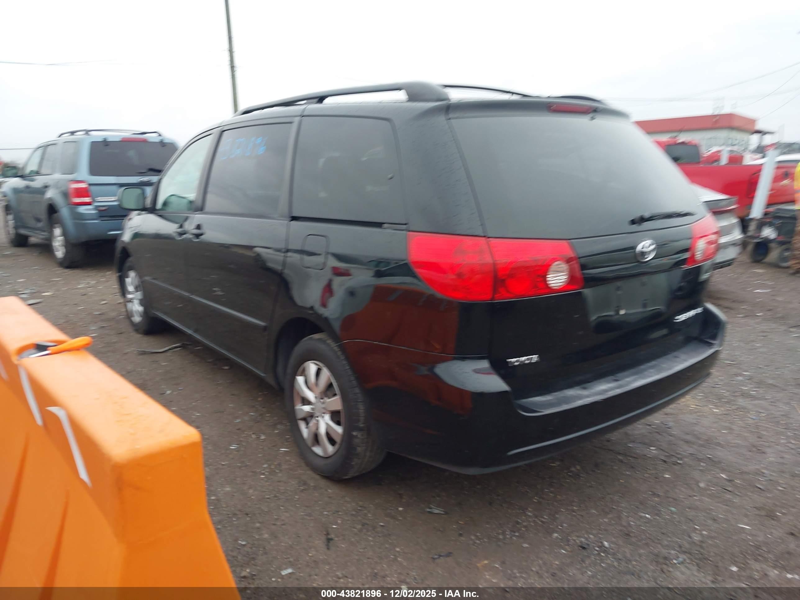 2008 Toyota Sienna Le Black vin: 5TDZK23C58S170835