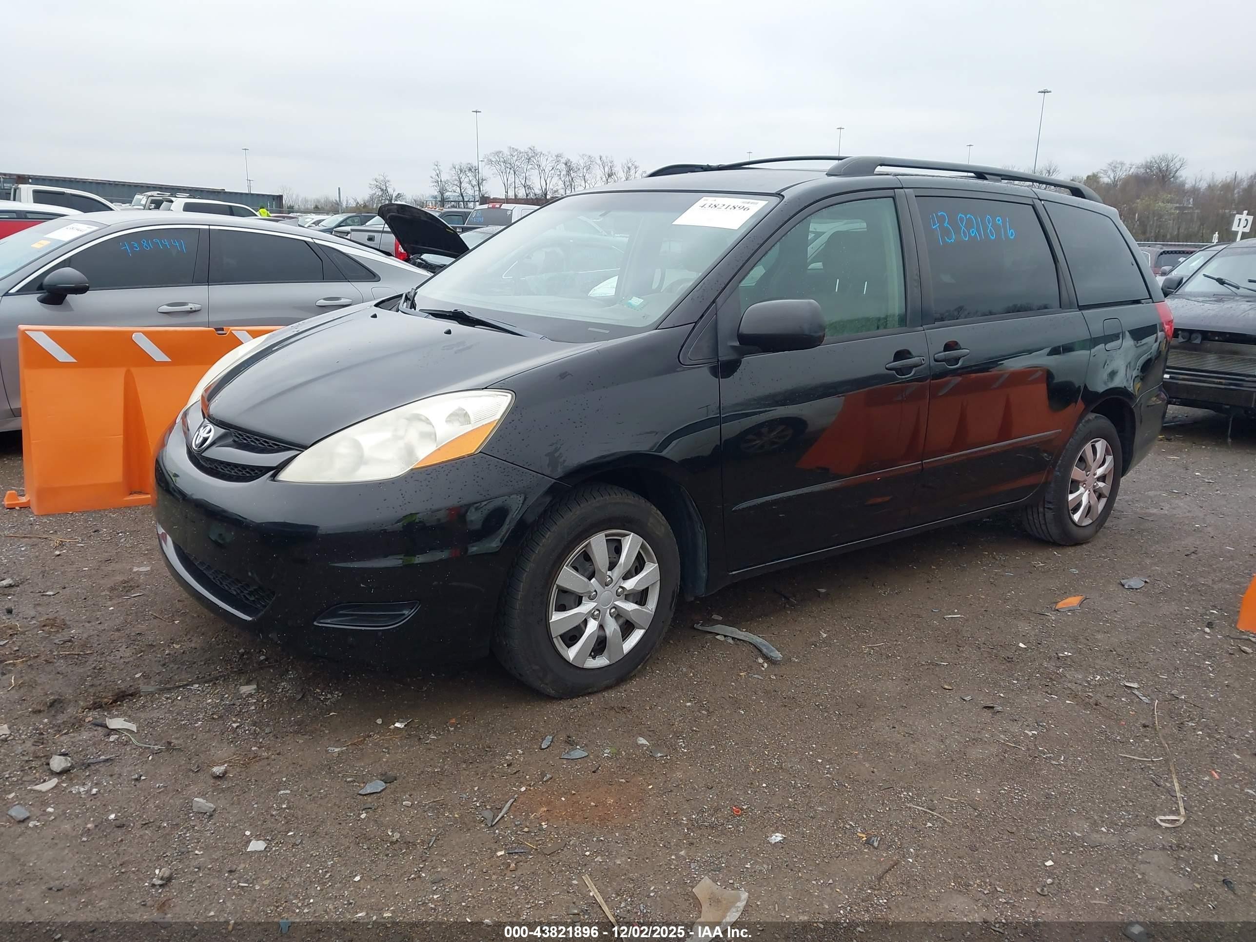 2008 Toyota Sienna Le Black vin: 5TDZK23C58S170835