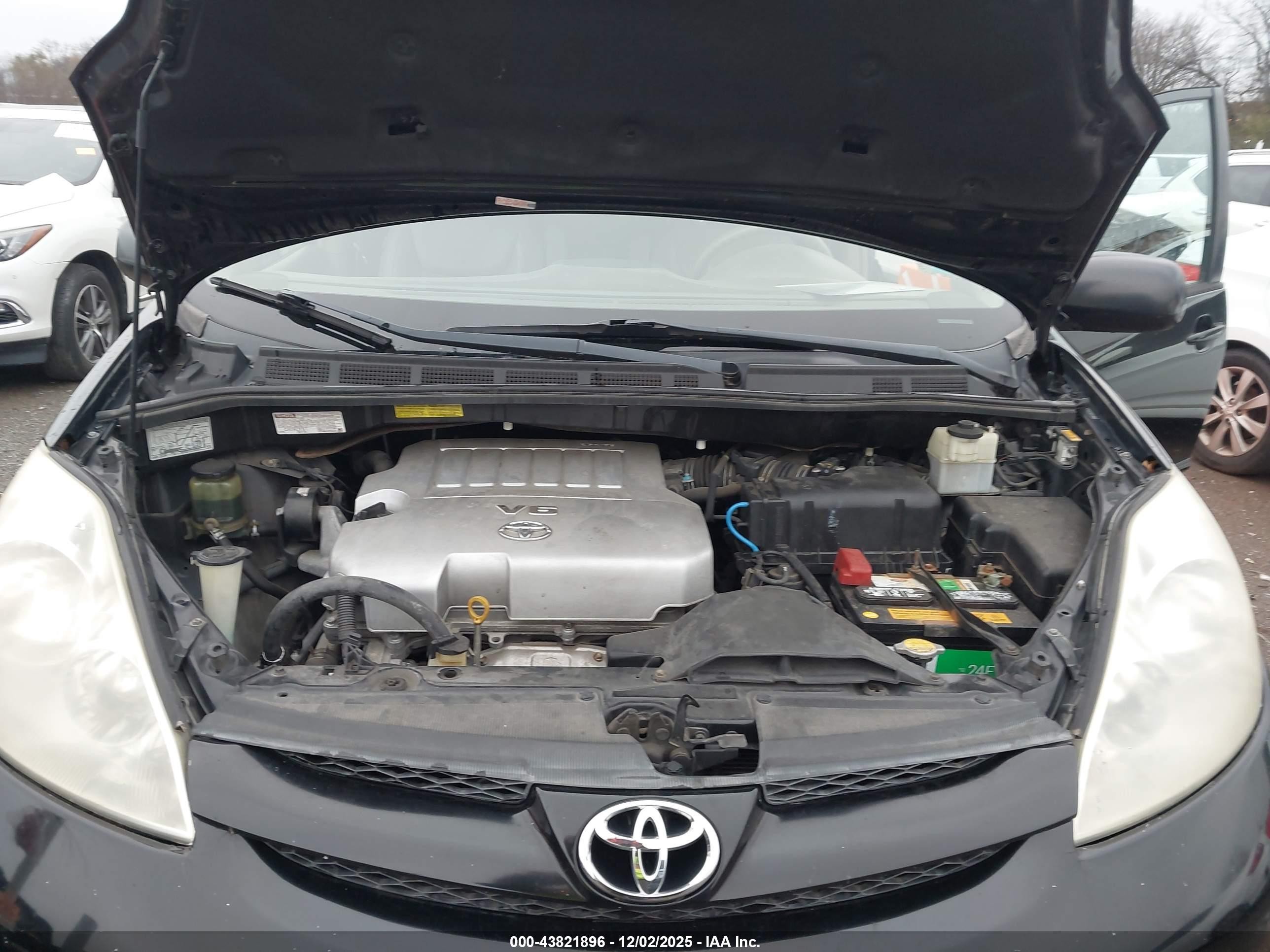 2008 Toyota Sienna Le Black vin: 5TDZK23C58S170835