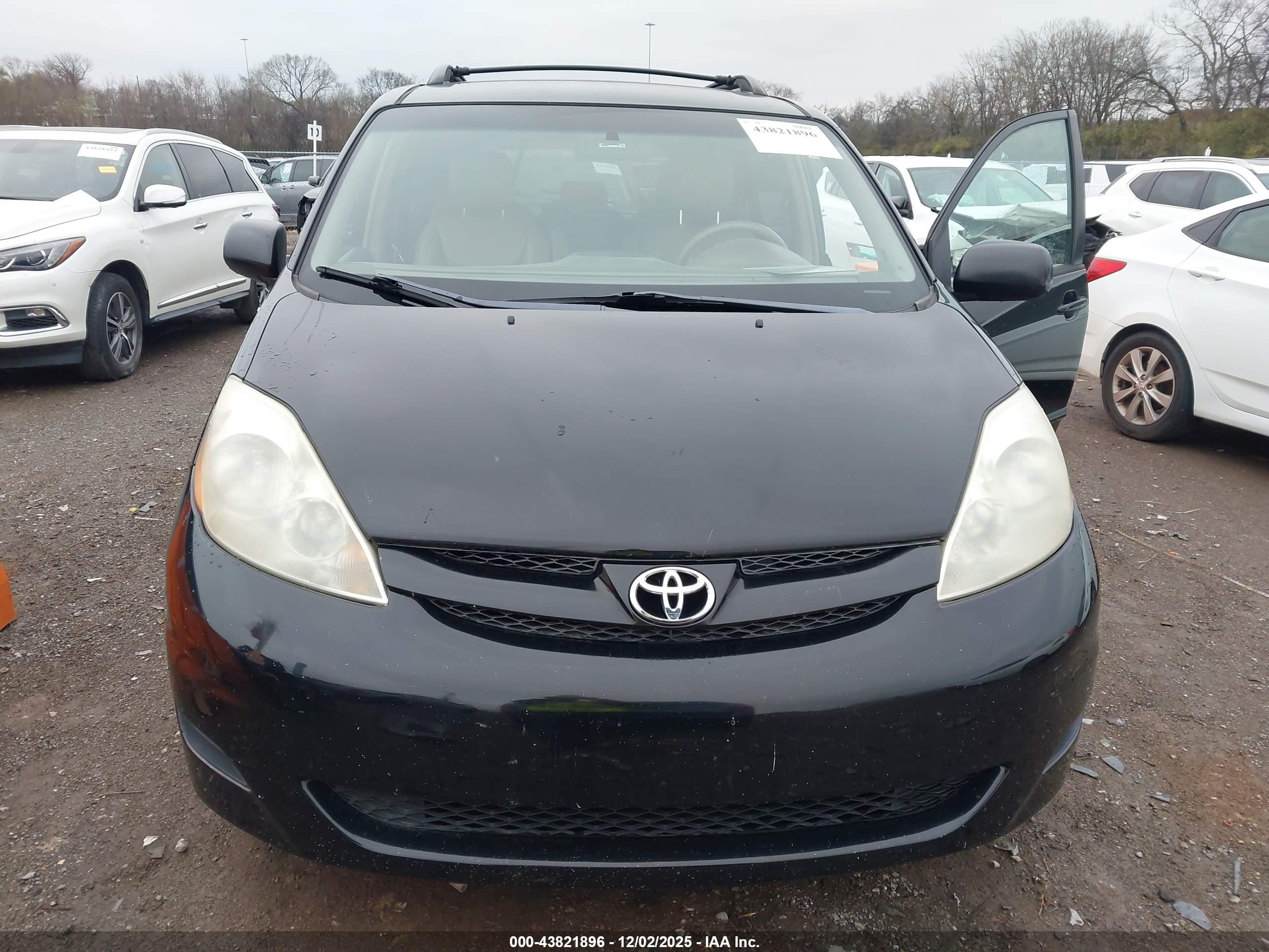 2008 Toyota Sienna Le Black vin: 5TDZK23C58S170835