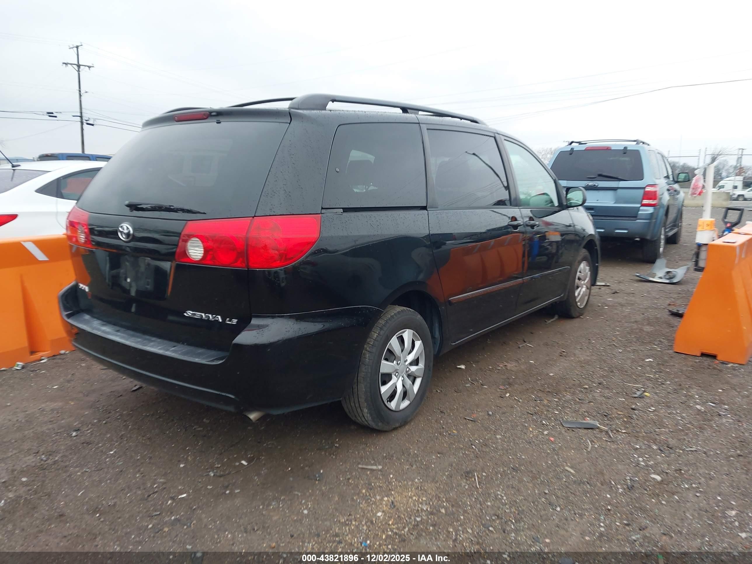 2008 Toyota Sienna Le Black vin: 5TDZK23C58S170835