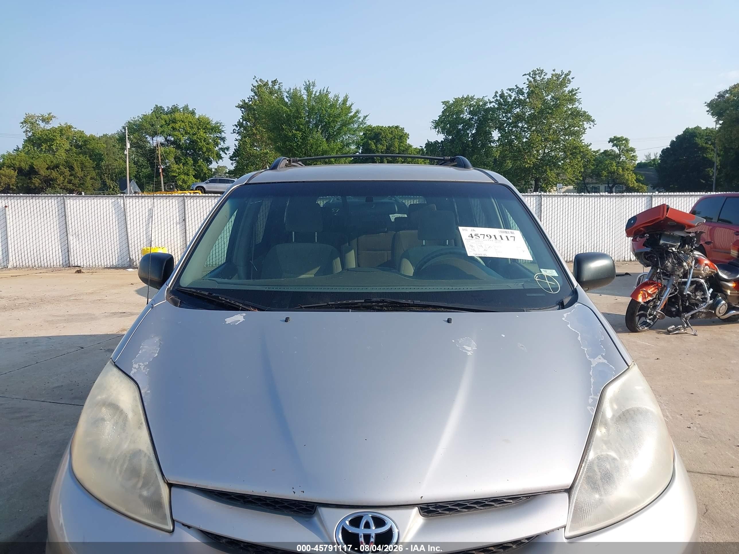 2008 Toyota Sienna Le Серебряный vin: 5TDZK23C58S182113