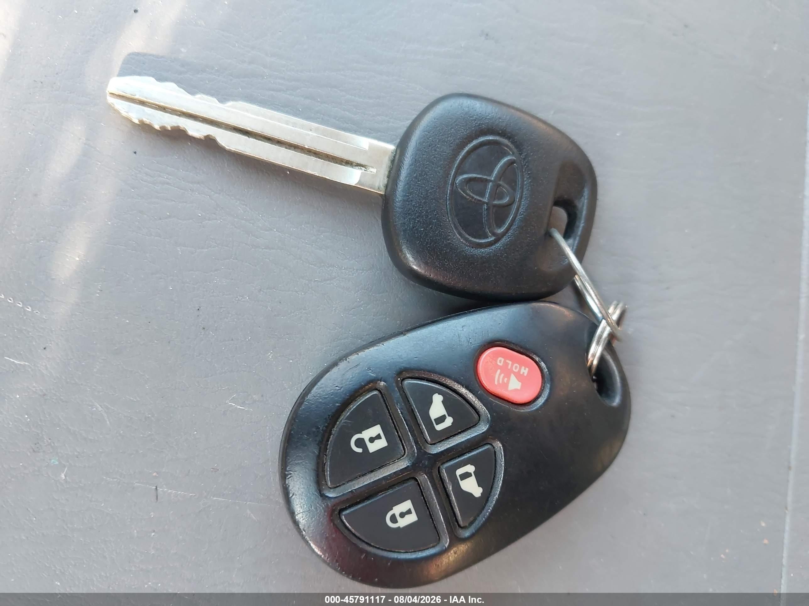 2008 Toyota Sienna Le Серебряный vin: 5TDZK23C58S182113