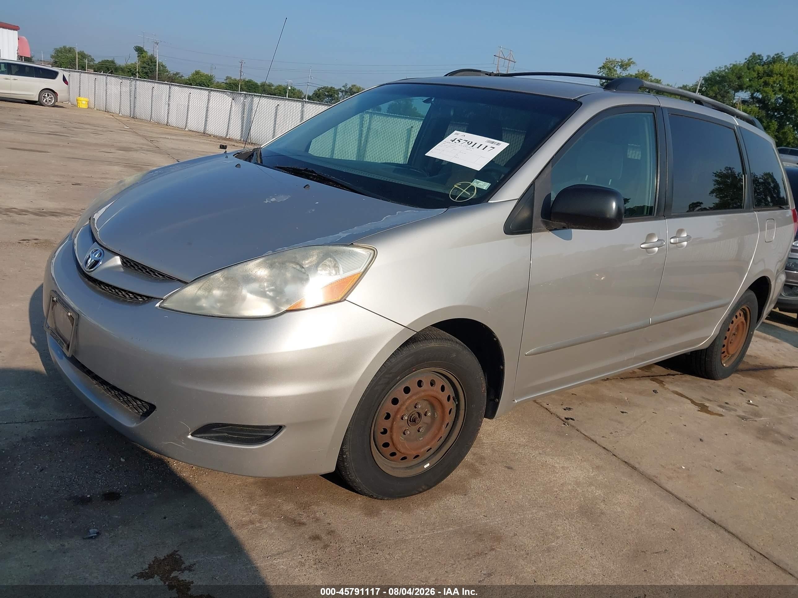 2008 Toyota Sienna Le Серебряный vin: 5TDZK23C58S182113