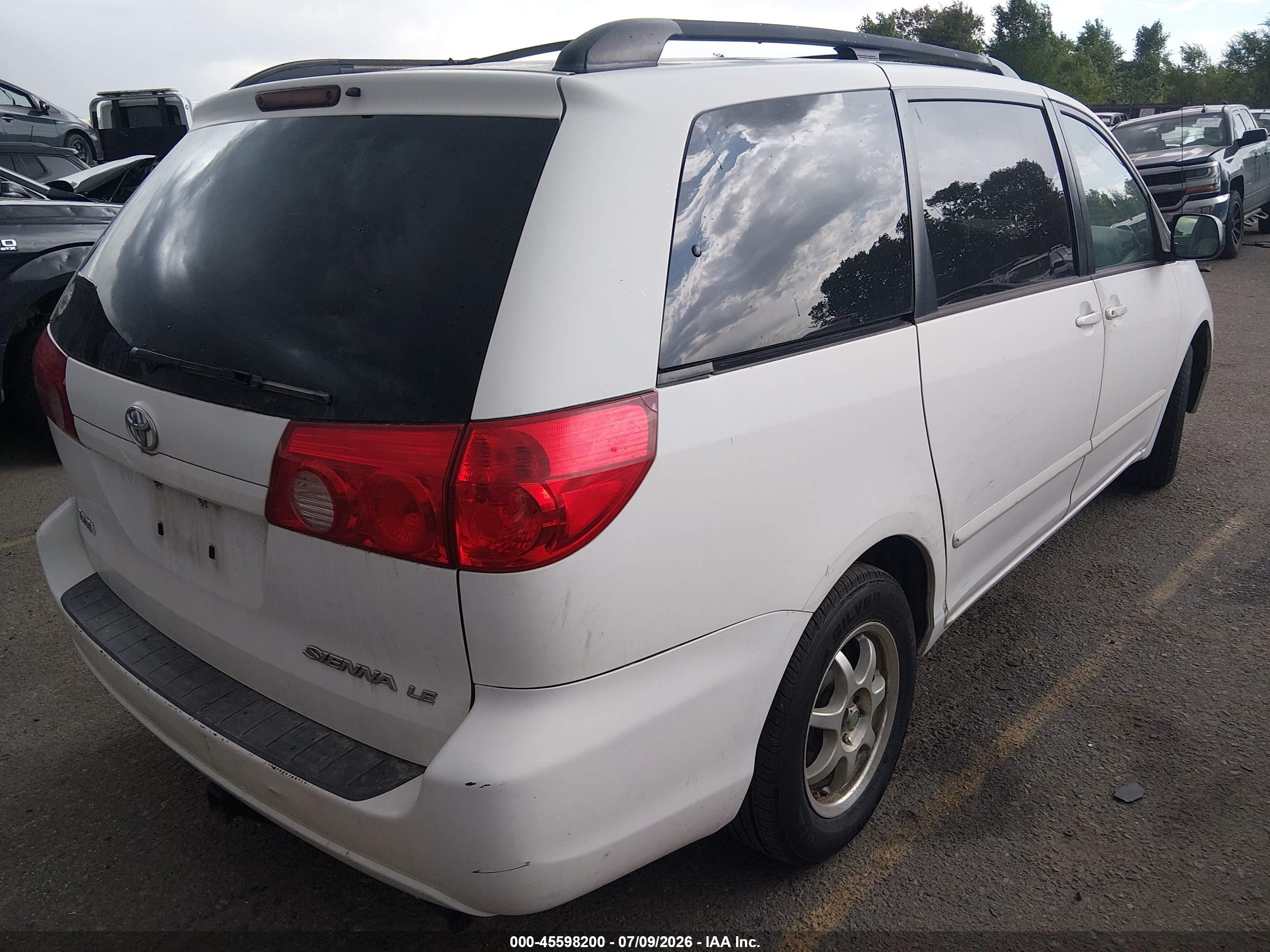 2008 Toyota Sienna Le White vin: 5TDZK23C58S185934