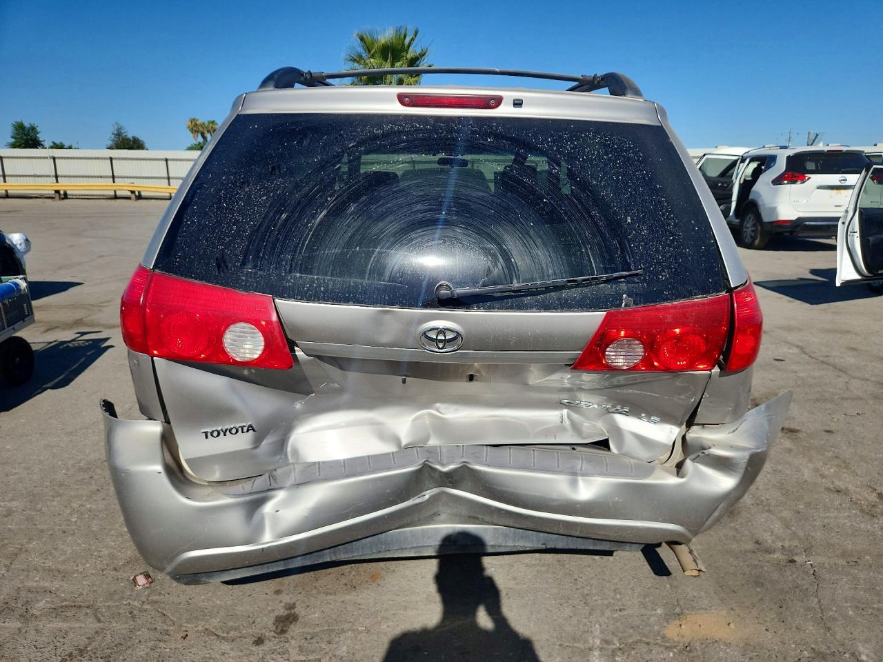 2008 Toyota Sienna Le 7-passenger Silver vin: 5TDZK23C58S187022