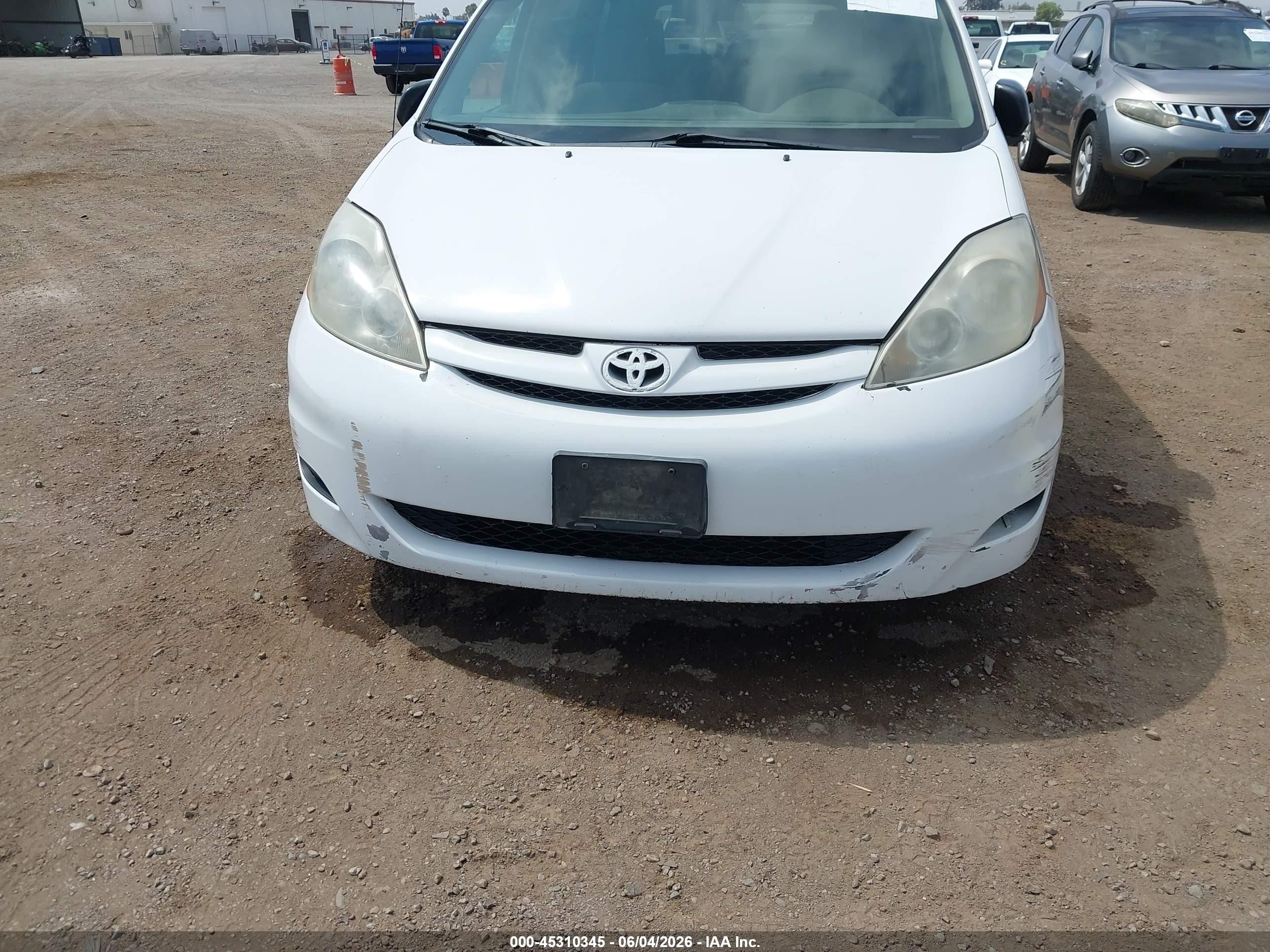 2008 Toyota Sienna Le White vin: 5TDZK23C58S190132