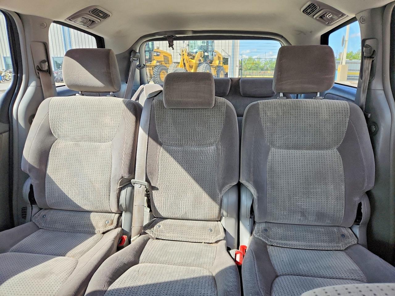 2008 Toyota Sienna Le 8-passenger Серый vin: 5TDZK23C58S207947