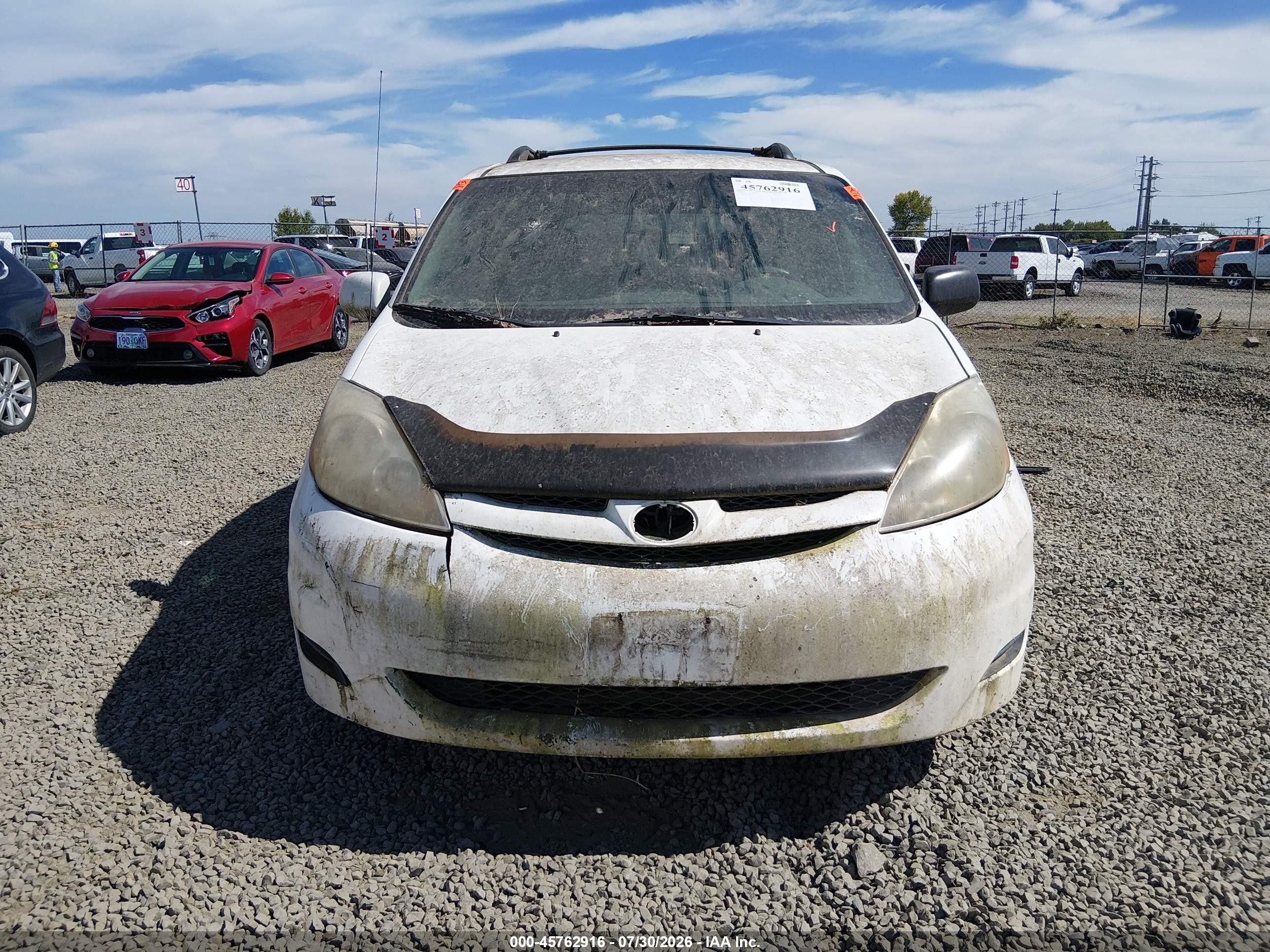 2008 Toyota Sienna Le White vin: 5TDZK23C58S216096