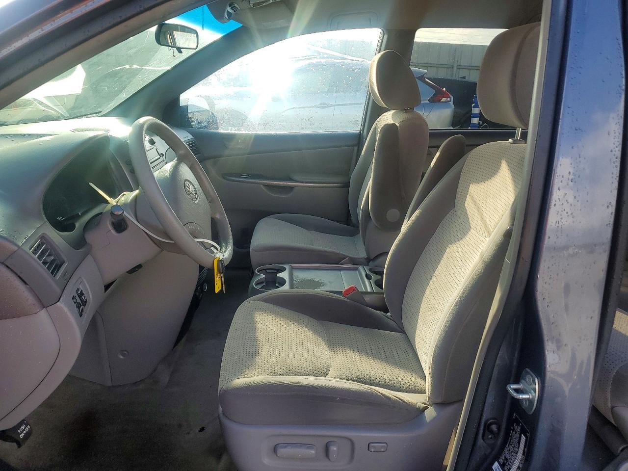 2009 Toyota Sienna Le 7-passenger Gray vin: 5TDZK23C59S238018