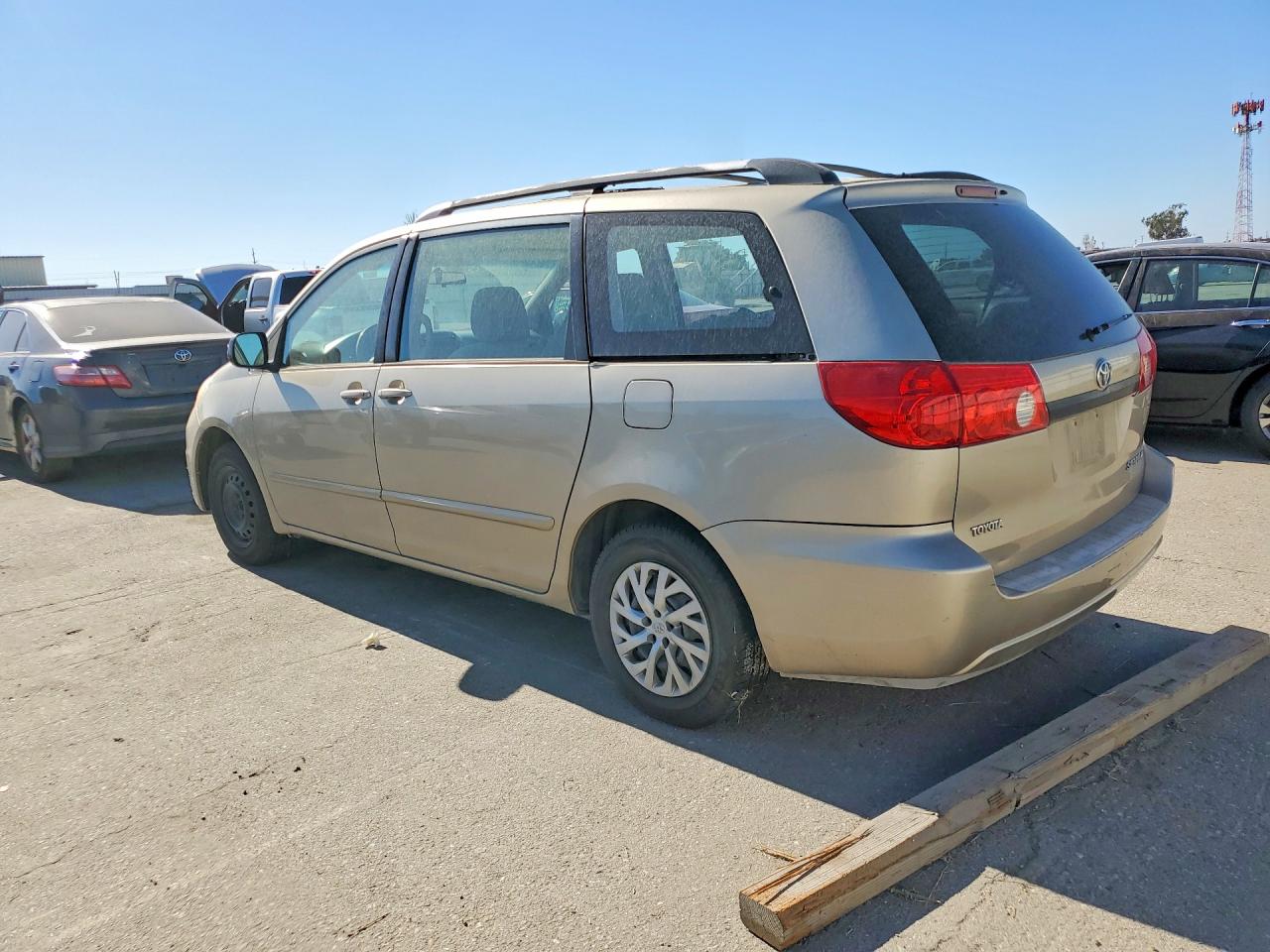 2009 Toyota Sienna Ce 8-passenger Beige vin: 5TDZK23C59S265218