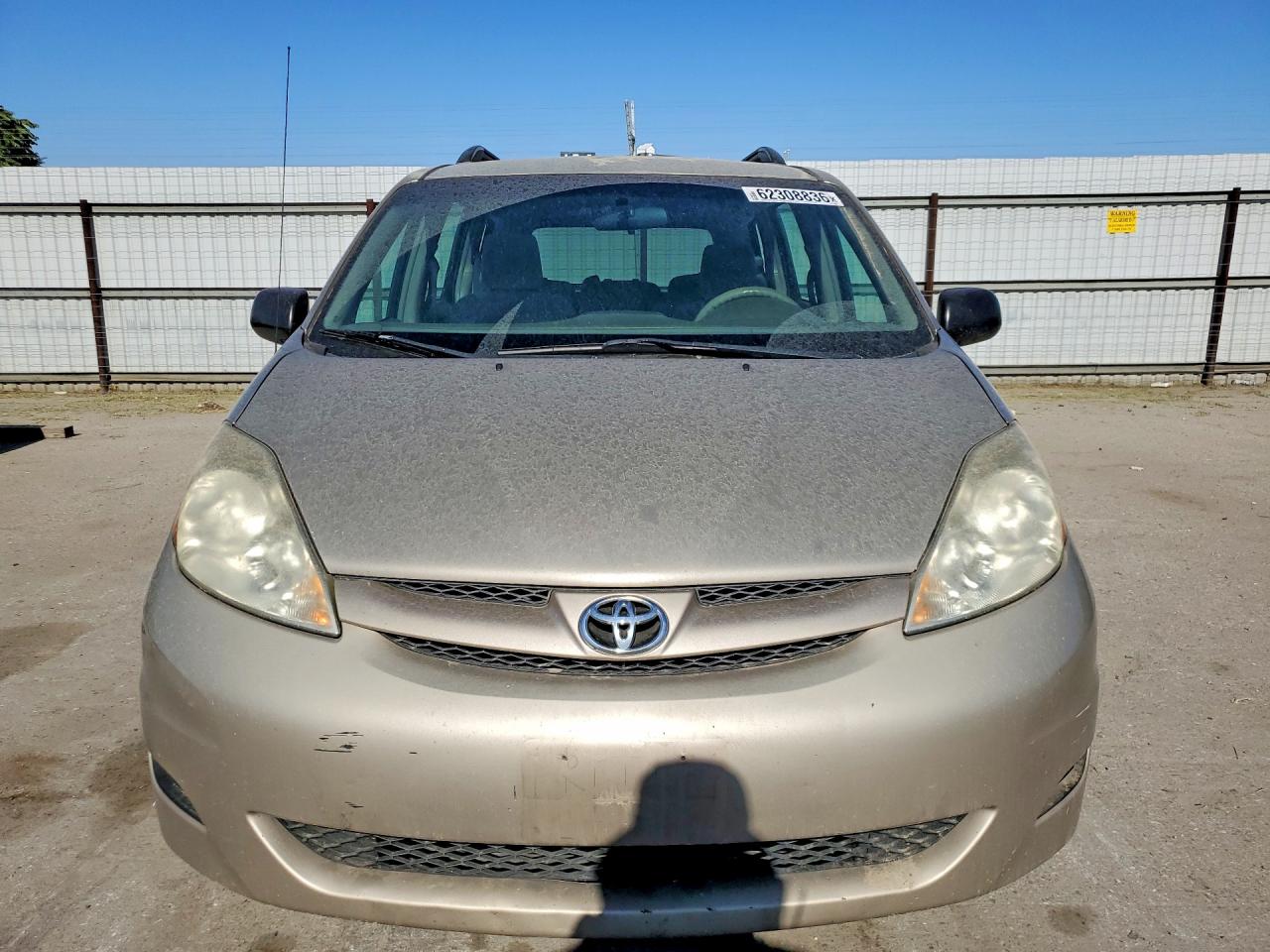 2009 Toyota Sienna Ce 8-passenger Beige vin: 5TDZK23C59S265218